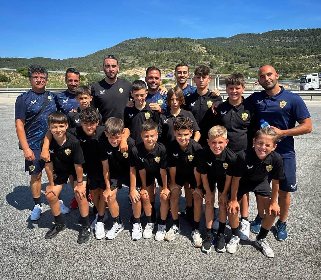 ホセ・マヌエル・フローレス・モレノのインスタグラム：「Rumbo a Castellón …  ⚽️ #LaLigaPromises ⚽️  @udalmeria @academiauda」
