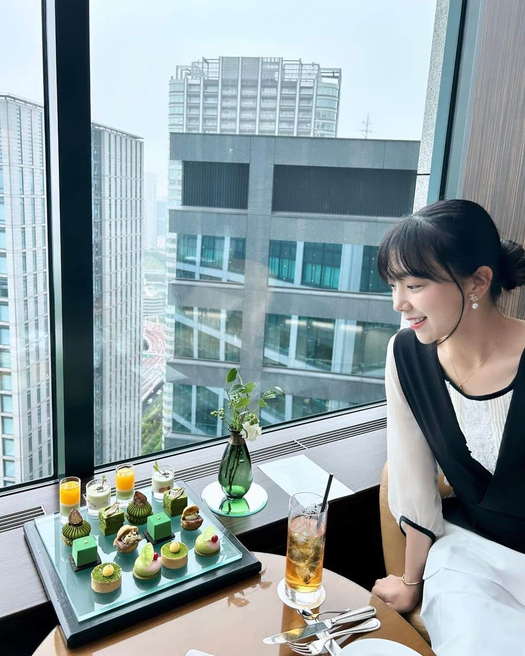 石原夕里朱のインスタグラム：「Matcha Afternoon Tea♡ ⁡ コンラッド東京で開催中の ⁡ 抹茶アフタヌーンティー in ZenGardenへ ⁡ 行ってきました🥰❤️ ⁡ 抹茶が大好きで、 ⁡ めちゃくちゃ楽しみにしてました☺️💓 ⁡ 全部可愛くて ⁡ スイーツもセイボリーも美味しかった✨ ⁡ 7月2日(日)までやっているそうなので ⁡ 抹茶好きの方は是非🍵💕 ⁡ #sweets #conradtokyo #conrad #afternoontea #matcha #matchasweets #matcha #maccha #greentea #matchaholic #yum #gourmetstagram #tokyosweets #photogenic #instagood #photooftheday #instadiary #コンラッド東京 #コンラッド #抹茶アフタヌーンティー #アフタヌーンティー #抹茶スイーツ #東京スイーツ #抹茶 #本日の抹茶 #抹茶好き #抹茶らぶ」