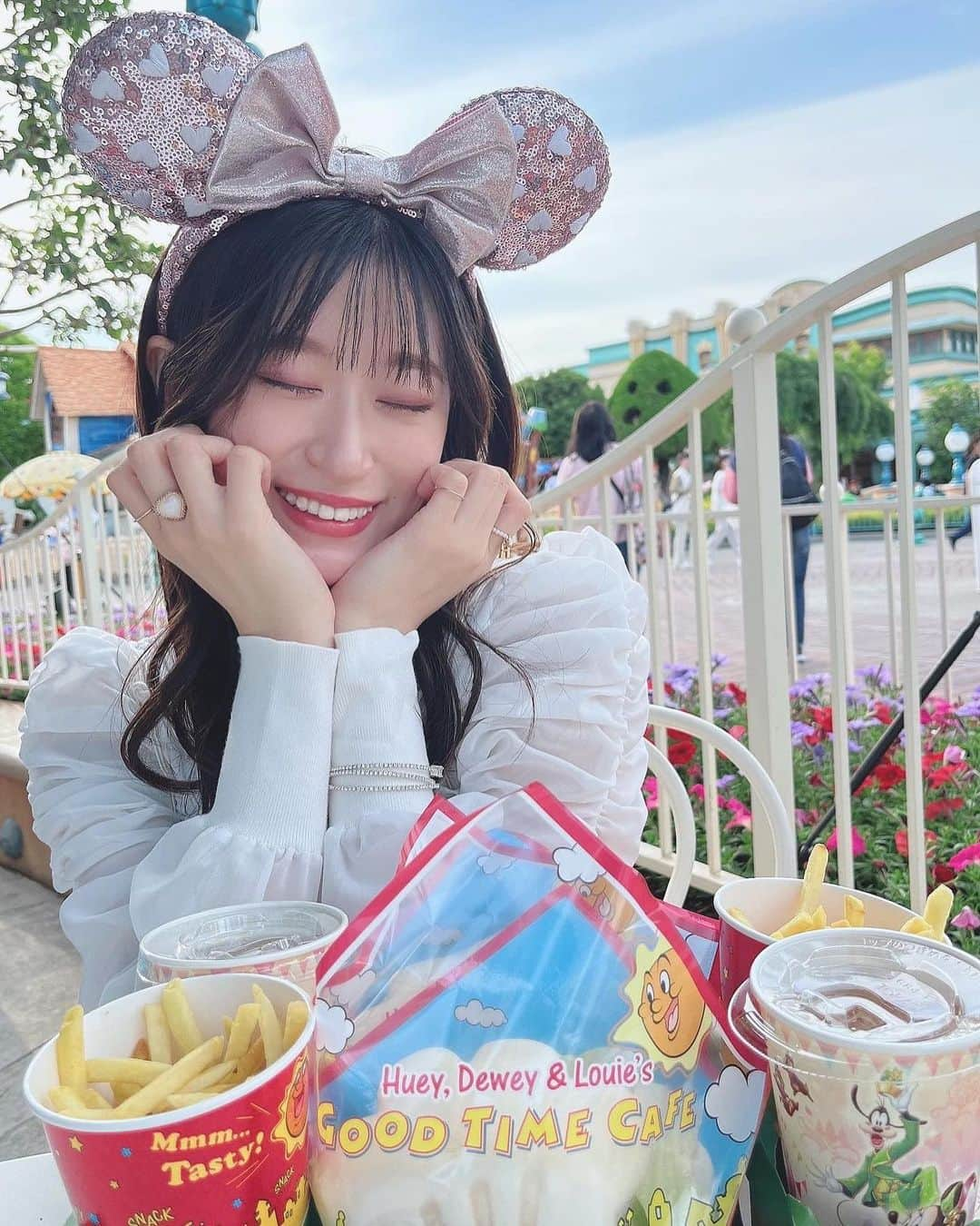 上西怜さんのインスタグラム写真 - (上西怜Instagram)「⠀ 中学生ぶりくらいのランド🐭 ⠀ 楽しかった🥰🩵 ⠀ ⠀ ⠀  ⠀ Photo by お姉ちゃん👩🏻 ⠀ ⠀ #過去pic #ディズニーランド #ディズニー #disney #disneyland #東京ディズニーランド #れーチャンしふく」6月15日 19時38分 - jonishi_rei