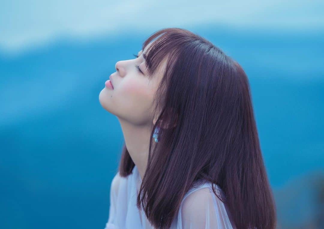 新條由芽のインスタグラム：「. 6月18日まで 渋谷ギャラリールデコにて カメラマン関根さんの個展が開催されています！  写真展「Infinity」での作品も展示されるとのことでとても嬉しく思います🥰  お時間ある時に見に行って見てください♪ 私も行きたい🫶」