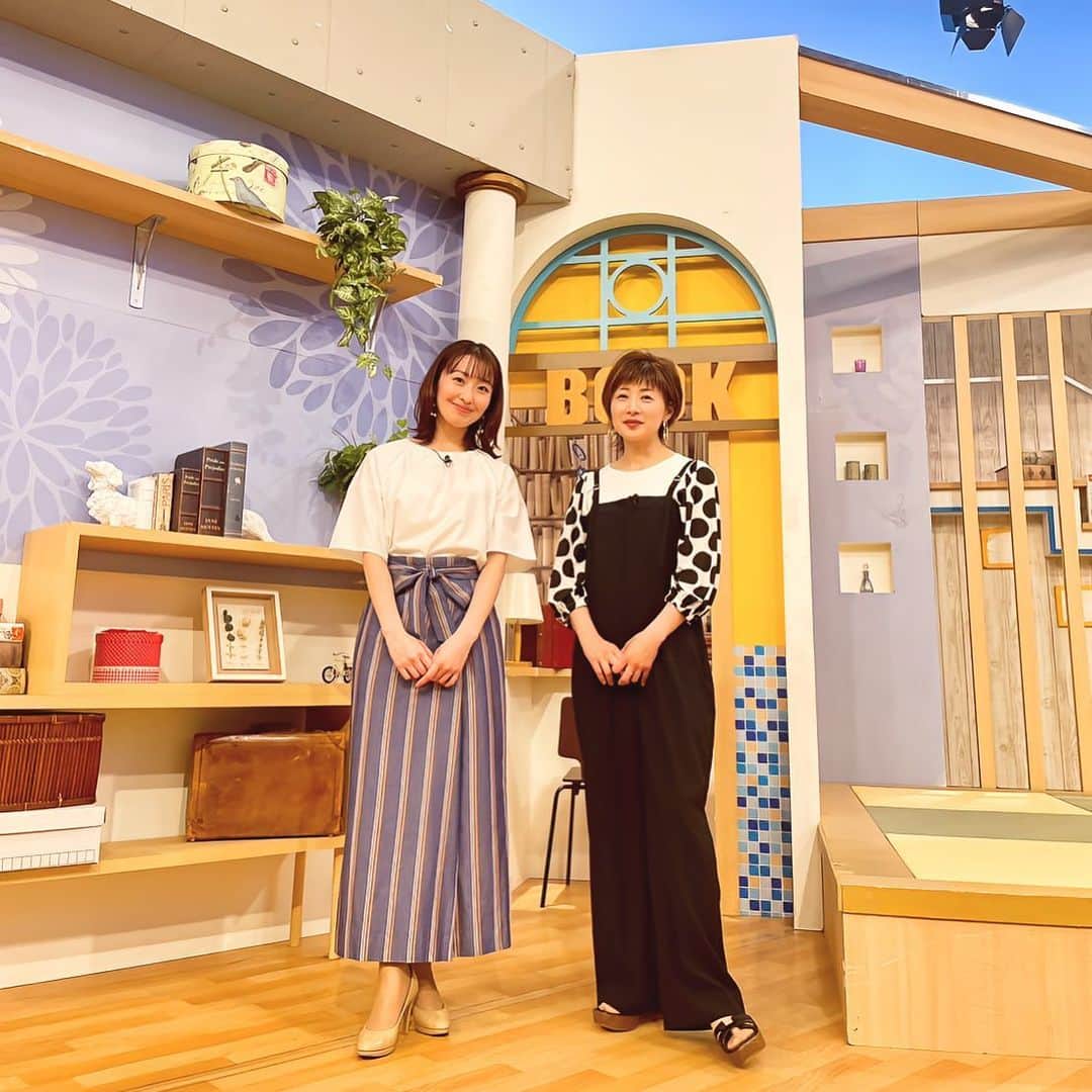 山田友美のインスタグラム：「【番組出演のお知らせ💕】 16日（金）10:25〜 日本テレビ　女神のマルシェ プレゼンターとして出演します✨  同じ事務所でキャスター部の大先輩 富永さんと共演出来て本当に嬉しかったなぁ  またご一緒できるよう頑張ろう！  #日本テレビ#日テレ #女神のマルシェ#プレゼンター#出演#フリーアナウンサー#アナウンサー#大先輩#富永美樹  さん#山田友美#スターダストプロモーション」