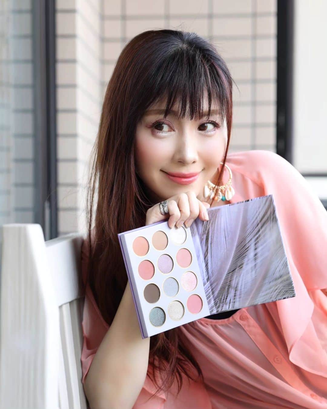 のインスタグラム：「商品撮影、企業撮影などの仕事受付中💄 swipe⇒👉動画あり💕SHEINコスメのSHEGLAMで今流行のピンクメイク😚 ・ ・ 【JBV125】20％offクーポン付ーーby 激安通販SHEIN🥰 ・ ・ SHEIN @shein_japan @sheinofficial @sheglam_official 高見えプチプラ激安通販。今シーズンのトレンドアイテム、スペシャルなファッションを特別価格でゲット、今こそがチャンス❗ ・ ・ 📍SHEGLAM Mauve olous アイパレット 商品ID 2170620 ¥900  📍SHEIN BASIC LIVING限定 BPAフリー 360度回転式 コスメ収納-クリアピーチブラッシュ  ピンク 商品ID 7836347 ¥738  📍SHEGLAM Matte Allure リキッド リップスティック - Sugar 商品ID  1514057 ¥703  📍シェル & ラウンド ドロップ ピアス 商品ID  14316721 ¥361  📍1個 折りたたみ式 多機能 竹 クリエイティブ デスク デザイン にとって テーブル ¥2,349 商品ID  13245363 ・ ・ ♡♡♡♡♡♡♡♡♡♡♡♡♡♡♡♡♡♡♡♡♡  6/30までさらに安く買い物出来るクーポンお得👇  🎈Coupon Code：【JBV125】　 6/30まで お買い上げ金額 1～5,999円  15%OFF 6000円〜  20%OFF  https://m.shein.com/jp/  もしくはアプリでSHEINを探してみて👌🥰  👇👇👇クーポン使い方👇👇👇 「ご購入手続きへ」⇒「クーポンを適用する」⇒【JBV125】を入力する ・ ・ #SHEINbeachvacay #SHEINswimvibes #SHEINforAll #ad #SHEINpartner #SHEINgoodfinds  #sheinofficial  #shein購入品 ・ ・ ✯✯✯✯✯✯✯✯✯✯✯✯✯✯✯✯✯✯✯✯✯✯✯✯✯✯✯✯✯ ・ ・ Model @minaninamiji   🖤 ファッションショー、タレント、作品撮影、商品撮影、 PR、インフルエンサー 、アンバサダー、 通訳、キャスティングなどの仕事は DMでお願いいたします。  🖤 丹遥ニナNina手書きかわいいニナキャラクターラインスタンプ 発売❗@ninalinestamp から飛べますよ❣️ ・ ・ #丹遥  #モデル撮影  #広告モデル  #モデル募集 #撮影依頼  #フリーモデル  #被写体モデル #モデル募集 #フリーモデル #私の写真もっと広まれ  #アイシャドウパレット  #sheglam  #canonr6 #モデルさんと繋がりたい  #美容オタク #中国モデル  #撮影モデル  #撮影依頼募集中  #外国人モデル  #韓国っぽ  #モデルさん募集  #プチ整形  #医療美容 #美容整形」