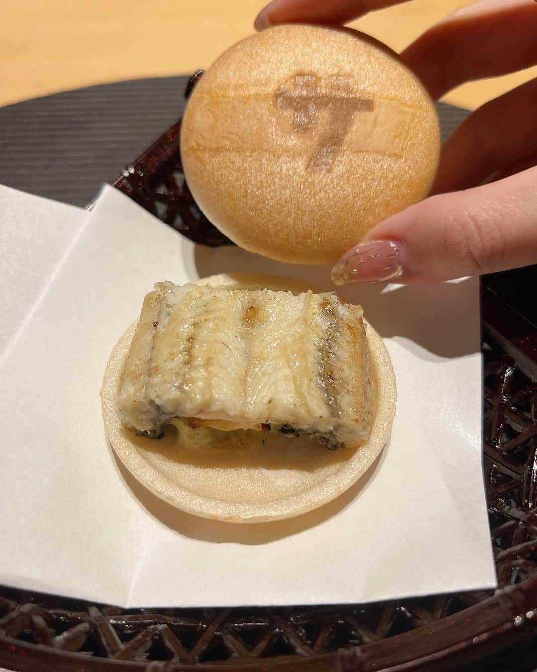 mirayのインスタグラム：「サウナ後の夕食は 「サウナ懐石」😂🙏  どれも全部美味しくて すんごいボリュームでした!!!  サウナで顔の浮腫みが取れたと思ったら このボリュームで 次の日しっかり顔がパンッパンに戻りました😂ww  あサ飯も美味しかった〜🍚✨  半年後かな…また早く行きたいなぁ🩵  福岡からの大分旅行はかなりの摂取量で 危険やな😂🫶  #萬屋　#大分県日田市　#サウナ #サウナ旅館 #サウナ旅館よろづや日田  #サウナ懐石 #sauna #ryokan」