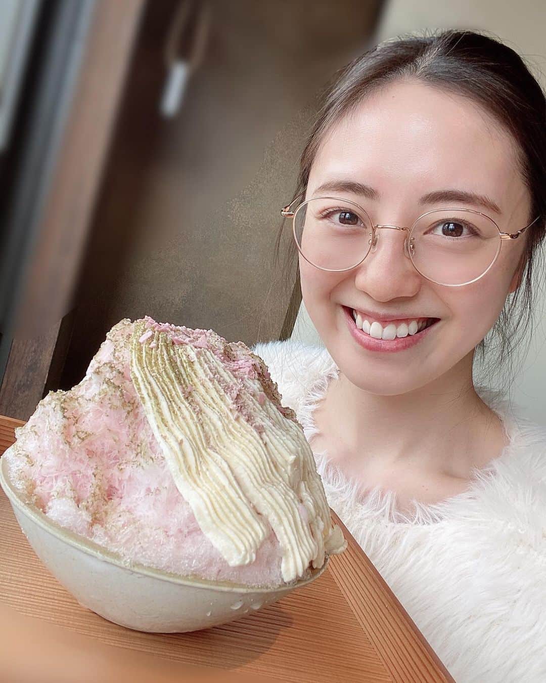 沢井美優のインスタグラム：「お洋服ふわふわだね🥹笑 かき氷もふわふわだよ🍧✨  #沢井はかき氷です #🍧  #かき氷 #かき氷大好き  #かき氷は人を幸せにする #🧡　 　 #笑顔溢れる毎日を  #明日もきっと素敵な一日 #🍀」