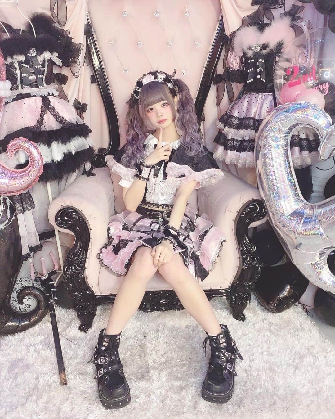 ゐななのインスタグラム：「まいまいでびる ‪‪❤︎‬‬ ͗ ͗  舞々悪魔さんの2周年レセプションパーティーにさきまるちゃんと参加させて頂きました🥹♡♡  目に広がる景色ぜんぶぜんぶかわいくて幸せだった…😭🩷 本当に2周年おめでとうございます！🎀🌟   #舞々悪魔 ( @maidevi_official )」