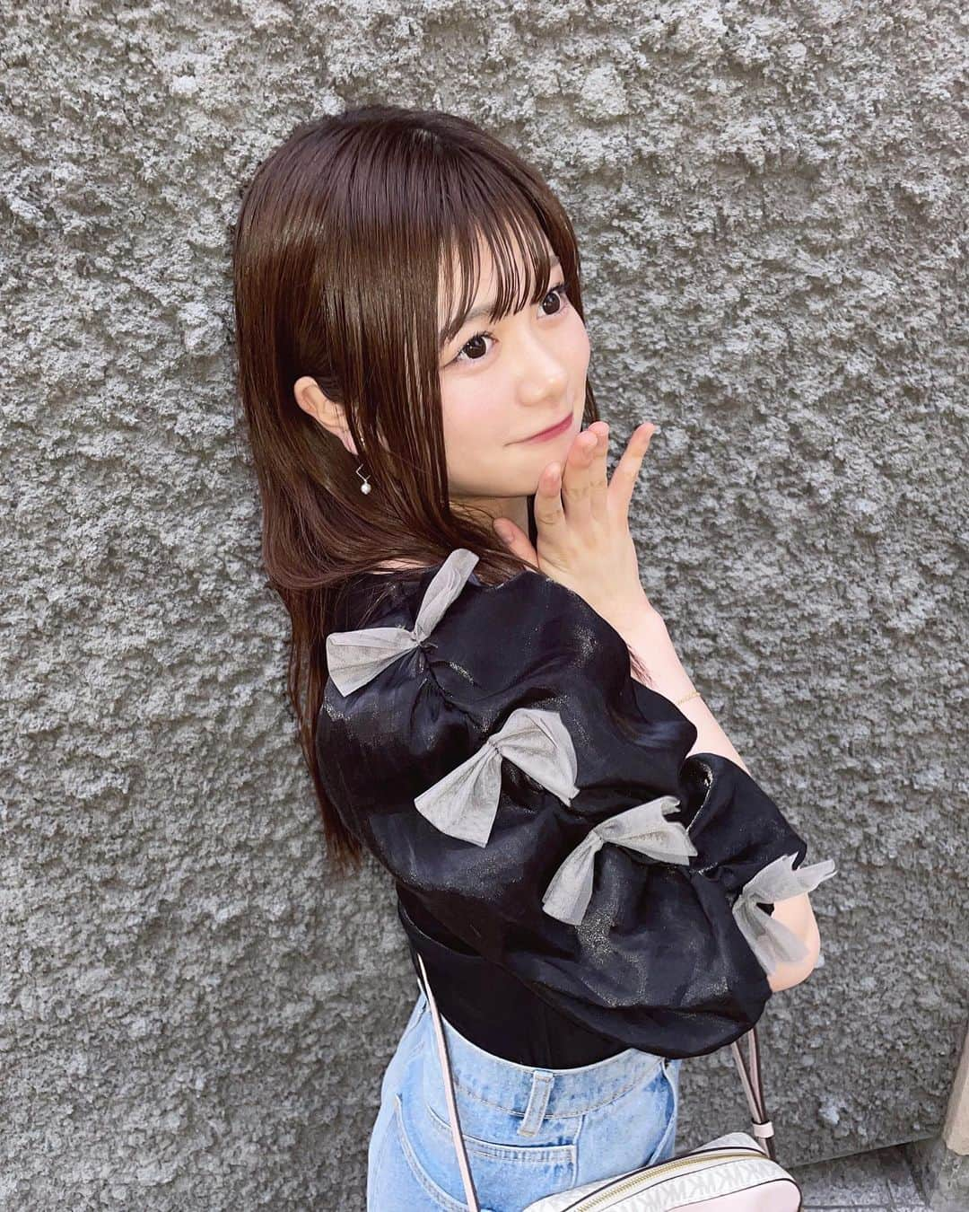 熊谷真里（まりくま）さんのインスタグラム写真 - (熊谷真里（まりくま）Instagram)「⁡ ⁡ 袖にリボンがたくさん付いてて可愛いお洋服𖤐ﾐ ⁡ ⁡ 今日は初石川県に上陸してました🍣 海鮮美味しかったよーーー(ᐡ⸝⸝- -⸝⸝ᐡ) ⁡ ⁡ ⁡ ⁡ ⁡ ⁡ ⁡ ⁡ ⁡ ⁡ いつもいいね＆コメントありがとうございます🧸🎀 ⁡ ⁡ ⁡ #まりくま #Popteen #POP #ガーリー #ガーリーコーデ #フレンチガーリー #フレンチガーリーコーデ #リボントップス #niceclaup #instadaily #instafashion」6月15日 19時51分 - maritsupe0208