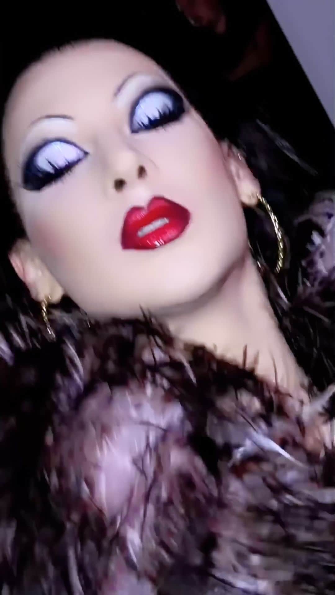 ヴァイオレット・チャチキのインスタグラム：「Last night with @patmcgrathreal @edward_enninful @britishvogue @luisaviaroma @16arlington @piergiorgio @samuel_ellis @marco.capaldo @kevinavianceofficial」