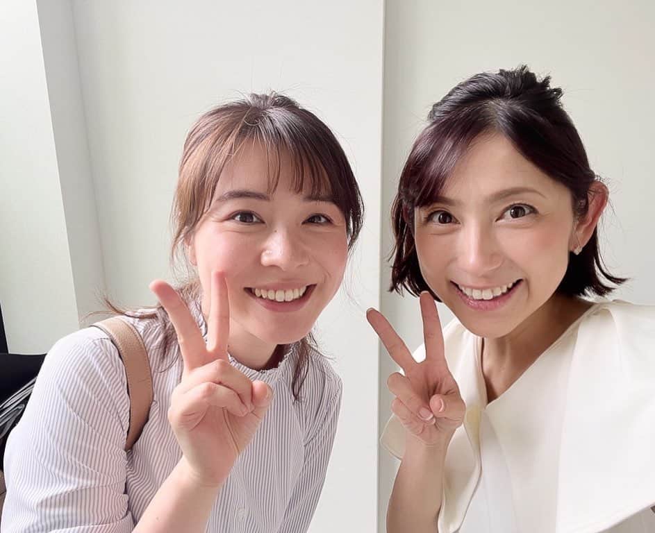 のインスタグラム：「久しぶりの登場 皆川さんです🙌🏻 先日、ウチに遊びに来てくれました🥰 次男を抱っこして、「可愛いーー！可愛いーー！！！」とたくさん声をかけてくれた🥹✨  泣いている息子を抱き上げてくれたり、「ミルクお願いしてもいい？笑」と頼んだら快くOKしてくれたり…まるで子育て経験者のように色々手伝ってくれる皆川さん☺️w  良い意味で 本当に歳の差を感じない居心地の良さ😚✨  ラジオが終わってもこうしてずっと仲良くいられて…ドラリクに感謝です🥰🥰🥰  私たち、いつも写真を撮り忘れるのですが、今回はバイバイする10秒前に思い出しパシャリ📷 ギリギリセーフでした👍ww  #皆川玲奈 アナウンサー #ドラリクコンビ」