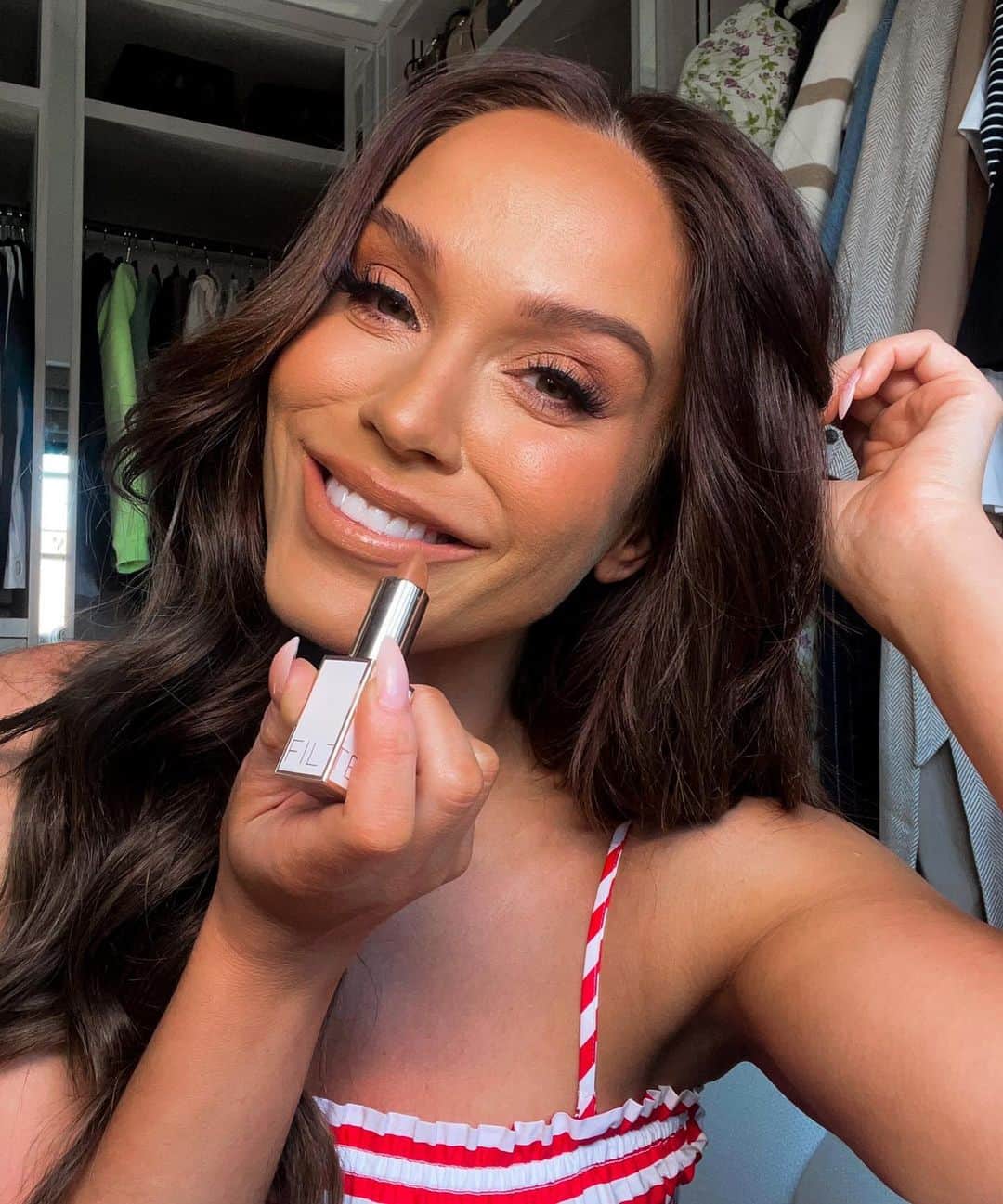 ヴィッキー・パティソンさんのインスタグラム写真 - (ヴィッキー・パティソンInstagram)「The many Instagram accounts of Vicky Pattison... 😂💕✈️🏡💄🎙️  I just thought I'd give some of my other accounts a little shoutout as we've got some new followers who might not know!   - For all travel updates and holiday inspo I have my @vickysvacays account... I'm currently balls deep FINALLY getting round to posting my Dubai recommendations but we're jetting off to jamaica soon so that'll be where I post most of that too! So that's one for all my travel enthusiasts!   - Then we have our home account @oaks_house! Where we post our Max and Milo updates, as well as any house renovations we do!   - Next there's my makeup brand @nofilterbeauty- @barrymcosmetics sister brand! So if you're looking for affordable makeup that is gorgeous quality and makes you feel FAB then make sure you're following that account for tutorials, inspo etc 💕💄  - Then my podcast account @thesecrettopod.. we post new guests on there before they're announced anywhere else, exclusive clips and ask you guys who you want on next etc.. Great if you're a fan of the podcast! 🎙️ This weeks episode is the incredible @chloeveitchofficial and is out now!  - Finally, I'm on Tiktok now... so if you're loving my silly videos there's a whole HEAP of them over there... (we call them viktoks 😂🤦🏻‍♀️ Cringe I know 😂) but my handle is vickypattison87!   Anyway, if anything floats your boat guys- give it a follow and have a lovely day 🤩✌🏼」6月15日 20時08分 - vickypattison
