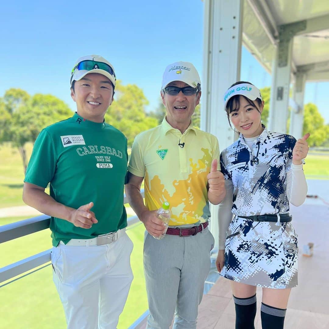 高橋としみのインスタグラム：「いよいよ今月22日からは千葉県にある カメリアヒルズカントリークラブで 「アースモンダミンカップ」が開催されます✨ 賞金総額3億円、出場人数144名 テレビはもちろん、ネット配信もあります！  今回、進藤さんのアドバイスを頂きながら、 大会名物ホールをラウンドさせて頂き、 大塚会長に大会の見どころも 聞いてきました🙋‍♀️  @mondahmincup_official の YouTubeに上がってます⛳️⛳️⛳️ 皆さんぜひ見てください😊  ウェア　@oakleyjapan  #ゴルフ#ゴルフ女子#golf#アースモンダミンカップ #アースモンダミンカップ2023#カメリアヒルズカントリークラブ #ゴルフ好きと繋がりたい」