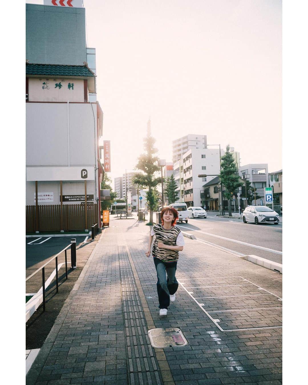 坂美来乃さんのインスタグラム写真 - (坂美来乃Instagram)「友達のみずきが撮ってくれた自然体のわたしです 梅雨なのにめちゃくちゃ天気よくて最高の夕陽だった🌇  @mzk_95」6月15日 20時24分 - rockbq69