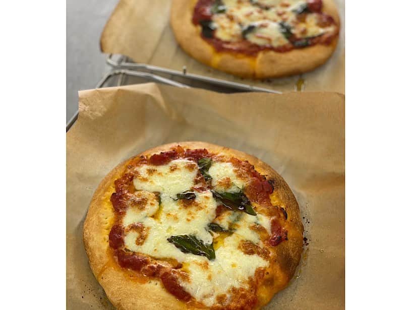 桝田沙也香さんのインスタグラム写真 - (桝田沙也香Instagram)「* ・手作りピザ ・グレープフルーツゼリー  最近ハマっているのがピザ作り‼️🍕 生地もトマトソースも、手作りです🥣 一次発酵を終え、 2倍に膨らんだピザ生地の可愛さがたまりません。 3枚目の写真が、その子です。 ずっと側に置いて愛でたくなる…🥹  手作りピザは もっちりふわふわ、厚めの生地が好きだな🤭  デザートは、 果汁100%のグレープフルーツゼリー🥄 爽やかな酸味でムシムシとした湿気も吹き飛ばせそう😋  #くっきんぐらむ#丁寧な暮らし#りょうり#手作り#ピザ#pizza#グレープフルーツ#ゼリー#パン作り#お菓子作り#アナウンサー#テレビ朝日アナウンサー#桝田沙也香#趣味#料理#料理が好き」6月15日 20時19分 - sayaka0masuda