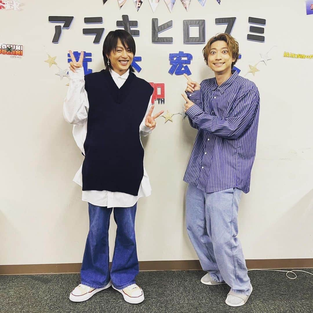 荒木宏文さんのインスタグラム写真 - (荒木宏文Instagram)「バースデーイベント🎂  ケーキは母の母校の近くに本店があるお店が特別に作ってくれた。 楽屋の壁はマネージャーが飾り付けてくれた。 鈴木裕樹が司会を務めてくれた。 芸名になった事を目の前で説明出来た。  #丹波栗 #黒豆 #マネージャー #鈴木裕樹 #芸名 #改名 #新木宏典」6月15日 20時21分 - araki_hiro0614