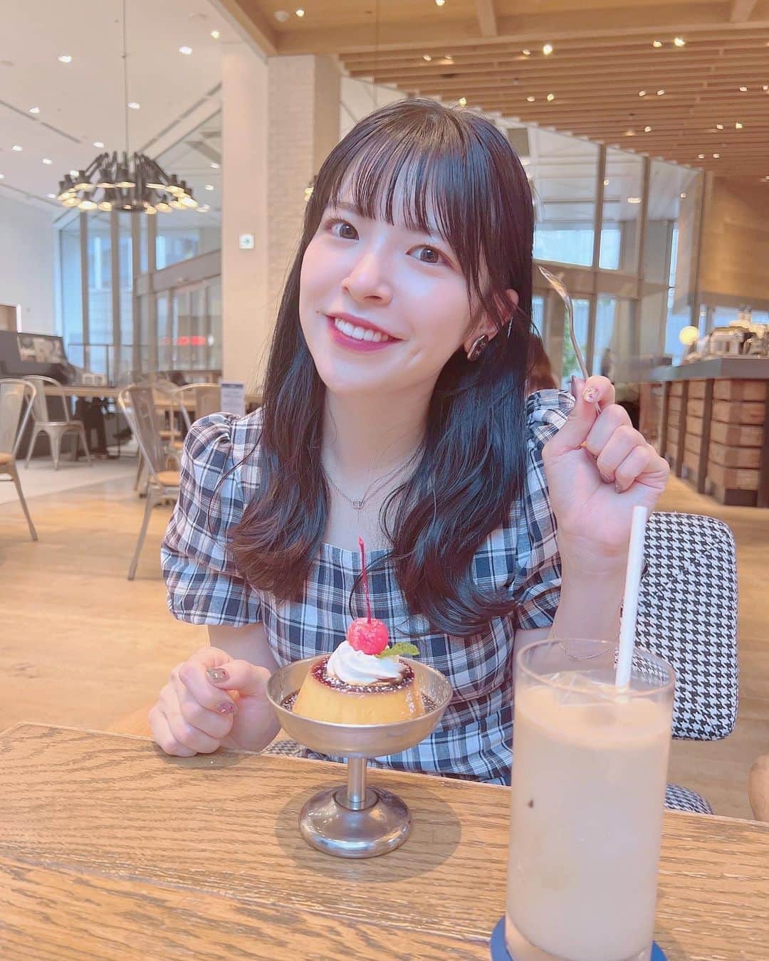 松崎博香のインスタグラム：「🍮  プリンがどタイプなカフェだった🥺🫶🏻 カフェラテも美味しかったよ♡  写真写ってないけどポテトも頼んだよ🍟笑  プリンは固めが好き🍮 みんなはー？？？ 　 #STARMARIE #スタマリ #instagood #instagram #instalike #instadaily #selfie #me #like #셀카 #셀피 #맞팔 #좋아요 #좋아 #맞좋 #오오티디 #fyp #プリン巡り #カフェ #selca #เซลฟี่ #카페」