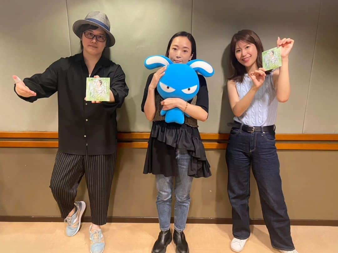 Wakanaのインスタグラム：「今日はラジオな日でしたー🥳  16時台には、FM FUJI さんの『Bumpy!』にリモート出演させていただきました☺️ 山梨からの生放送でしたが、東京にいながらにして出演が叶うって…すごい時代だよね😳✨ DJの渡辺麻耶さんと映画やドラマの話で盛り上がってしまいました🤭 麻耶さん、ありがとうございました‼️  そして19時台からは、NACK5さんの『キラスタ』に出演させていただきました🤗 なんと3年4ヶ月ぶり！😳✨ 三浦さんと百香さんに久しぶりにお会いすることが出来て、嬉しかったです😍 餃子の話で盛り上がりました😂楽しかったです🌟  というわけで、今夜は餃子を食べます‼️🥟🥟🥟🥟  #渡辺麻耶 さん #三浦祐太朗 さん #斉藤百香 さん」