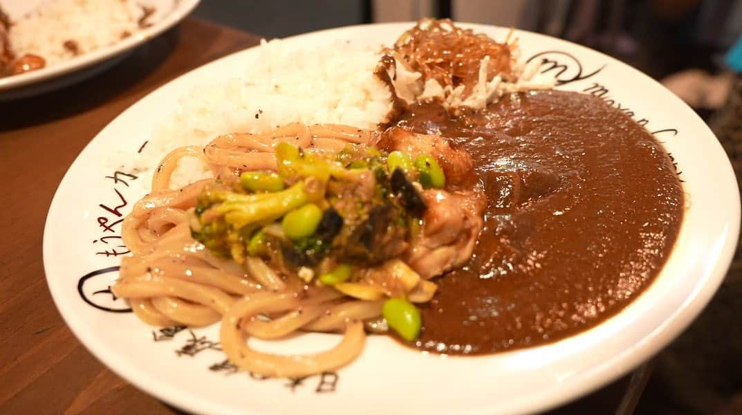 マッスルグリルのインスタグラム：「事後はもうやんカレーという事で試合の後にもうやんカレーに行きました！ めちゃくちゃ美味しかったです！ 動画が一部欠けてしまってフルのYouTubeはアップしておりませんがショートで3本公開しています！ 来てくれた皆さんありがとうございました☺️ 辻社長もありがとうございました🍛 #もうやんカレー #辻智太郎社長 #ディーサン #ダンディ村田 #大橋源紀 #弥益ドミネーター聡志 #三浦彩佳 #ポパイ関根 #マッスルグリル #スマイル井上」