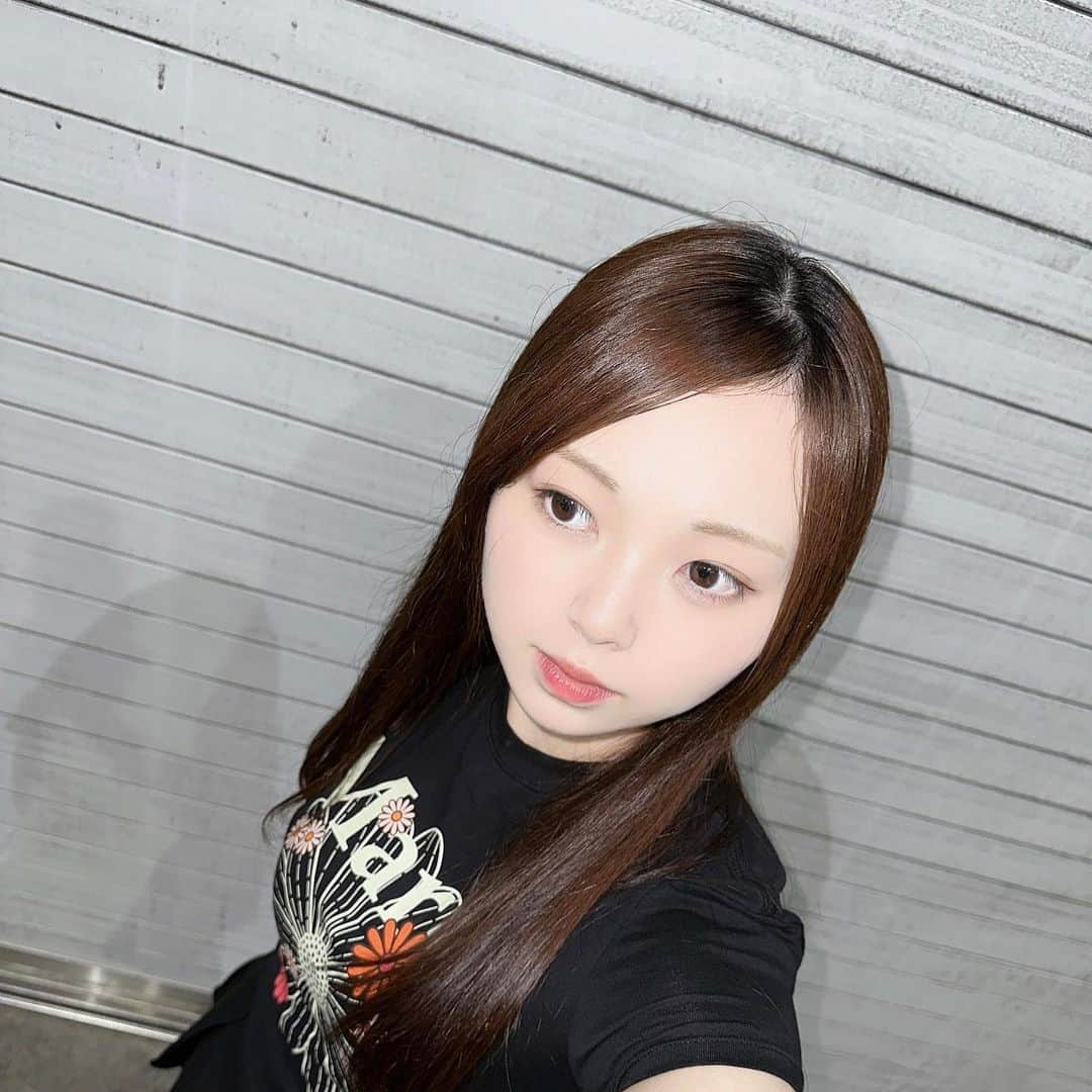 山内祐奈のインスタグラム：「🖤 🫠🫠🫠 この日マスカラなしメイク」