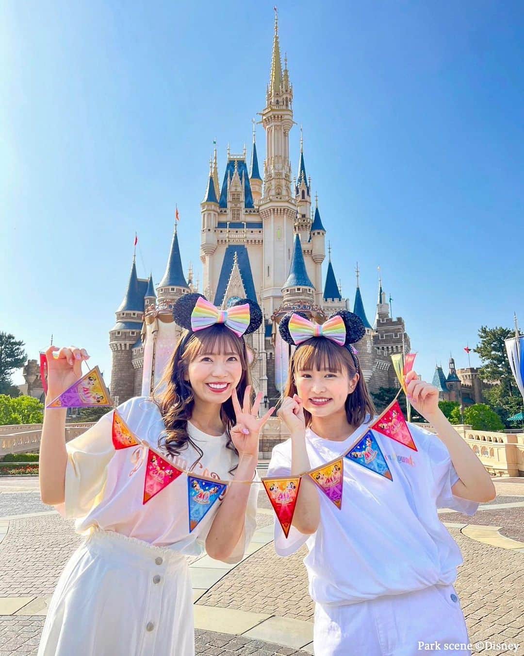 のインスタグラム：「【お知らせ】明日、6/16(金)20:00～ フジテレビ「ウワサのお客さま」に チラっと出演させていただきます🥹🌈💗💕   かりんちゃんと東京ディズニーランドの 40周年イベントを素で楽しむ姿、、 きっと笑えること間違いなしです🤣  テレビに出演させていただく機会が滅多にないのに いつも見ている番組に かりんちゃんと出られるなんて、 すっっごく嬉しい〜〜〜っ😭💗💕💭 本当に本当にありがとうございます！！(大声)  みなさん！！🐈🎀 ぜひっ！！見てみてください👀💗🫧 (泣いて喜びます🥲🫶🏻)  #東京ディズニーランド#東京ディズニーリゾート#ディズニーランド#ディズニー40周年#ウワサのお客さま#tokyodisneyland#tokyodisneyresort」