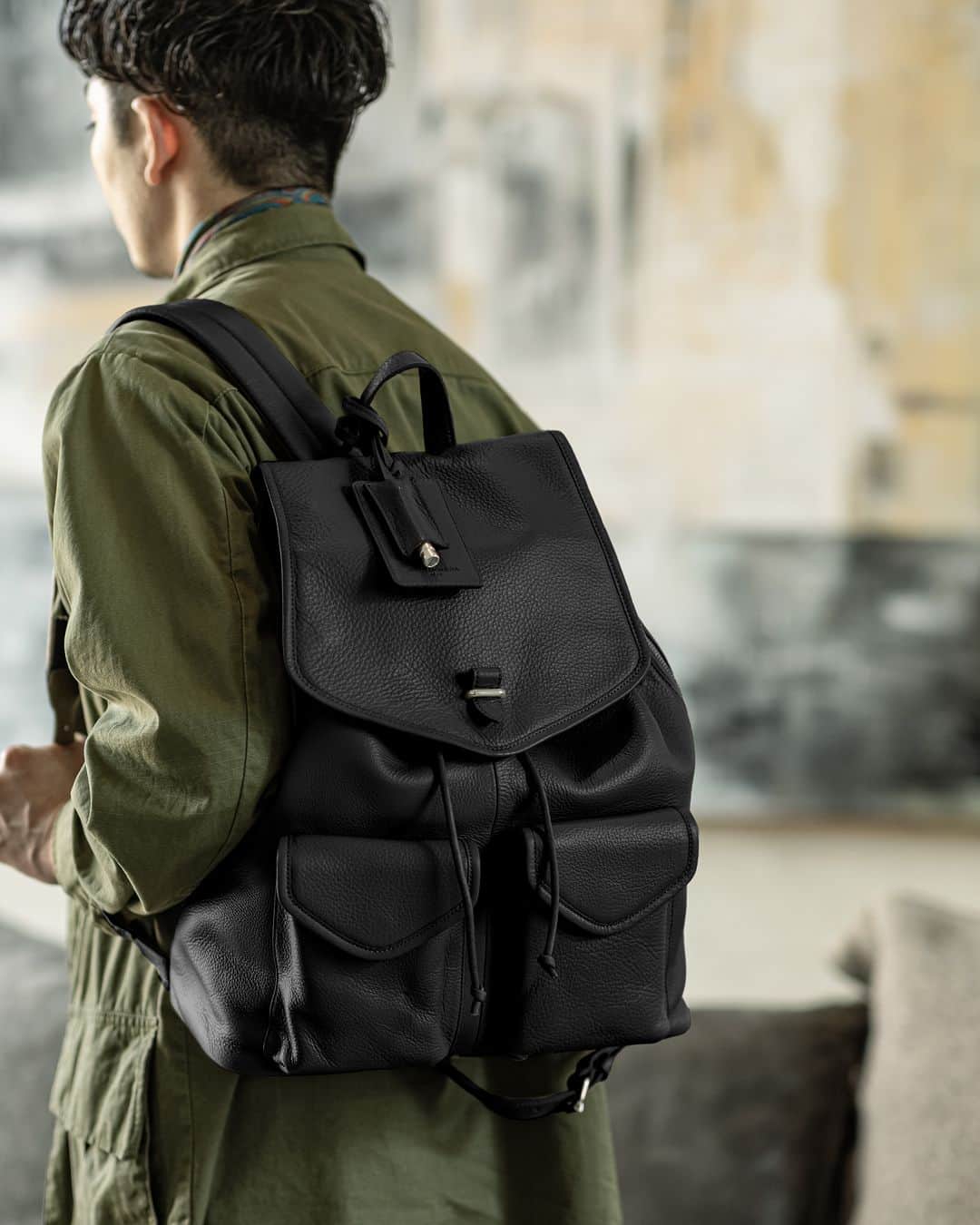 PELLEMORBIDA_Officialさんのインスタグラム写真 - (PELLEMORBIDA_OfficialInstagram)「Recommend Item ▪MB071 Backpack ￥69,300（in tax） color: Black,Charcoal Gray,Dark Brown,Navy,Orange,Red,Taupe  大人っぽく随所に丸みと柔らかさを演出したPELLE MORBIDAらしいエレガントなバックパック。 口が大きく開く巾着仕様や、サイドの内装貫通のファスナーなど、機能面も抜群です。  #pellemorbida #ペッレモルビダ #モルビダ  #madeinjapan #japanmade #日本製  #backpack #バックパック」6月15日 21時02分 - pellemorbida715