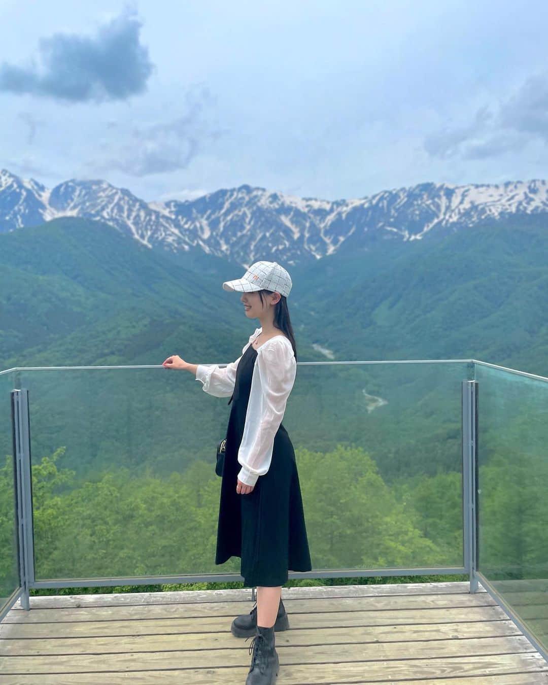 岡田佑里乃のインスタグラム：「自然を感じてきた 人が手を加えていない景色って綺麗だ」