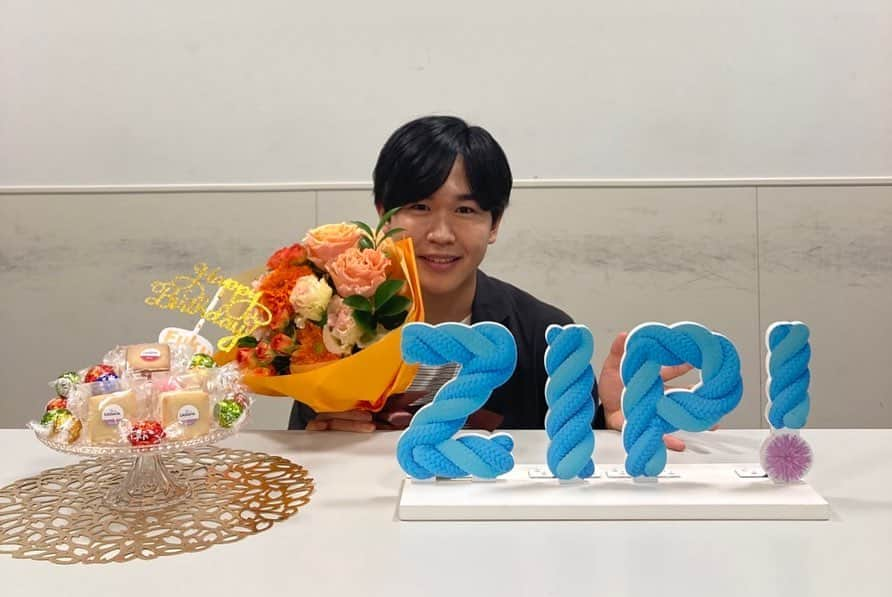 鈴木福さんのインスタグラム写真 - (鈴木福Instagram)「ZIPファミリーのみなさんに、お誕生日をお祝いしてもらいました！！  18歳、残り1日！ 楽しむぞ〜！！  #ZIP #鈴木福 #誕生日 #19歳」6月15日 21時12分 - s_fuku_te