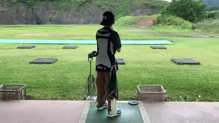 古閑美保のインスタグラム：「月一レッスンの日 普段の練習で、まっすぐ立ってるつもりがだんだん左体重になり斜めになりよじれて構えてる事を指摘されました。そしてスィングが早くなっている事も修正して頂きました。 #ゴルフも射撃もアドレスでほぼ決まる #リズム大事 @shigetaka.oyama」