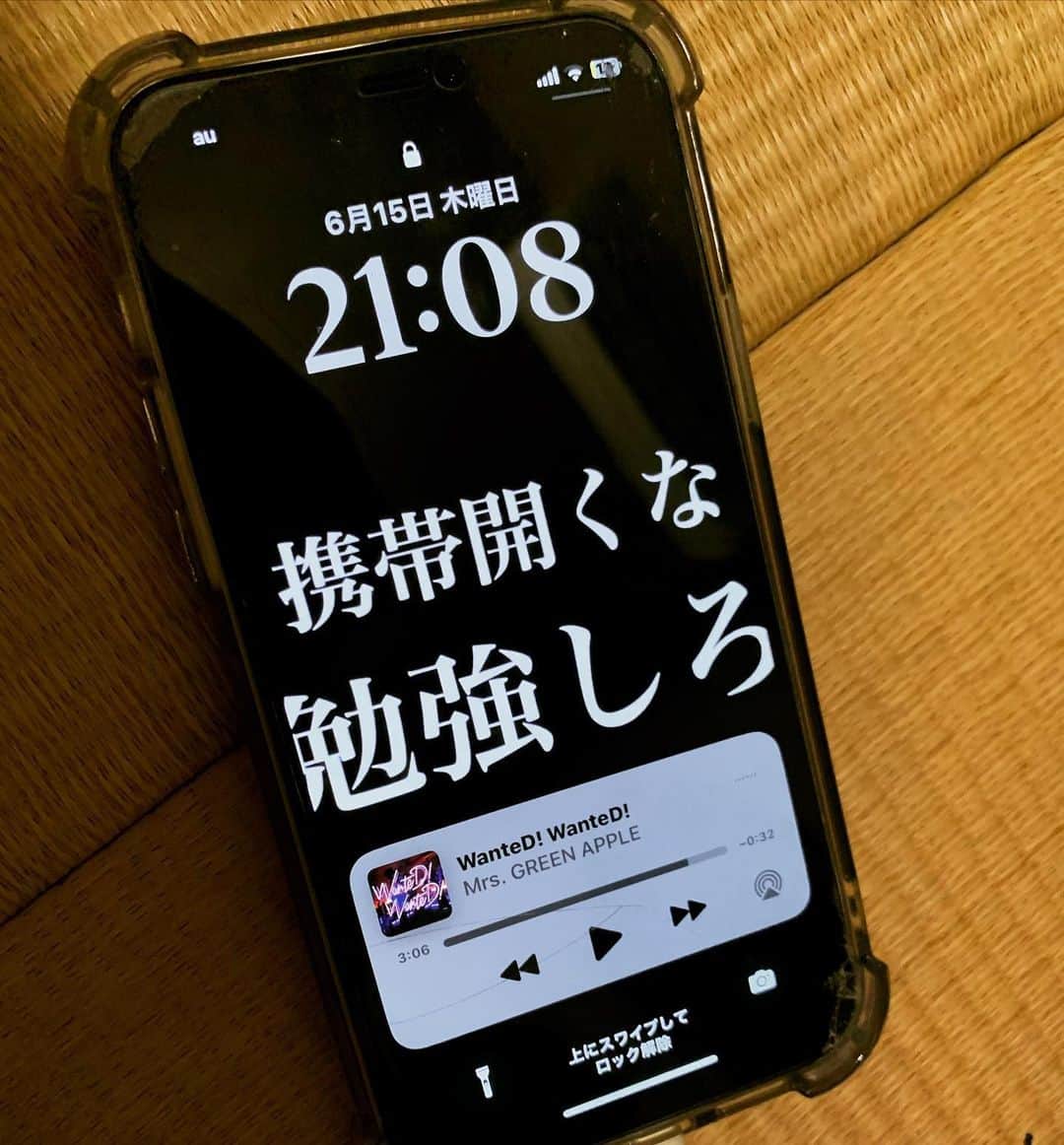 こーいちのインスタグラム：「娘の携帯！ 来年高校受験！ がんばれ！」