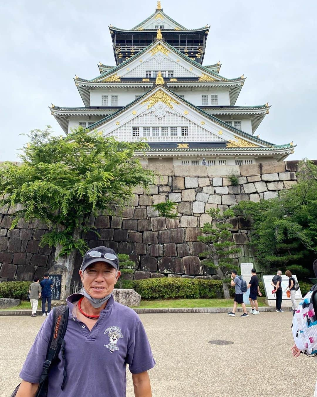 柳葉敏郎さんのインスタグラム写真 - (柳葉敏郎Instagram)「2度目の来城🏯  3枚目、水たまりに 逆さ城発見‼️  念願の10円パンGET👍🏻 イェーイ✌🏻✌🏻 (値段は10円ではありませんでした〜😂)  #大阪城 #10円パン」6月15日 21時13分 - toshiro_yanagiba_official