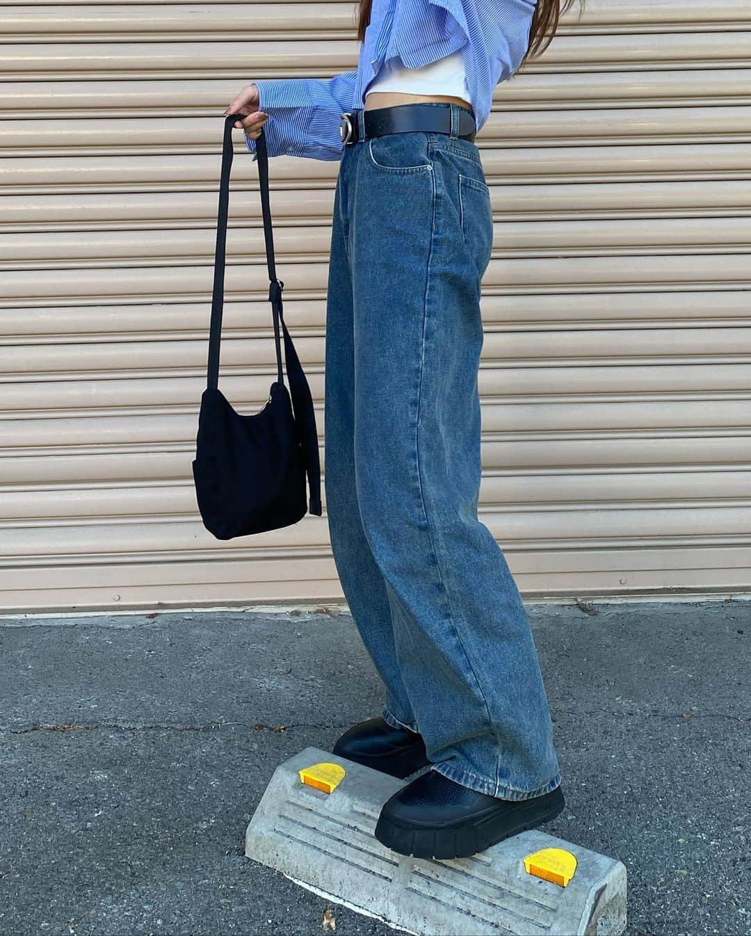 kikumi0823のインスタグラム：「🩵 デニムって集めたくなる👖  #fashion #hair #make #デニムコーデ #シャツコーデ #ぱっつんロング #ワイドバング #メンズライク女子 #ストリート系女子 #韓国ファッション」