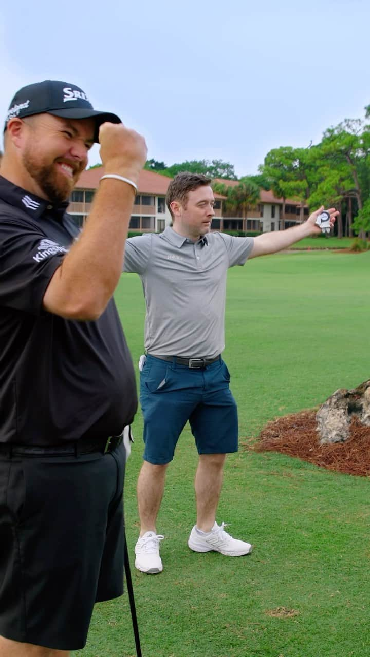 シェーン・ローリーのインスタグラム：「A little US Open short game practice and craic with @conor_sketches @jamesonwhiskey ☘️ #JamesonGolfABitSmoother」