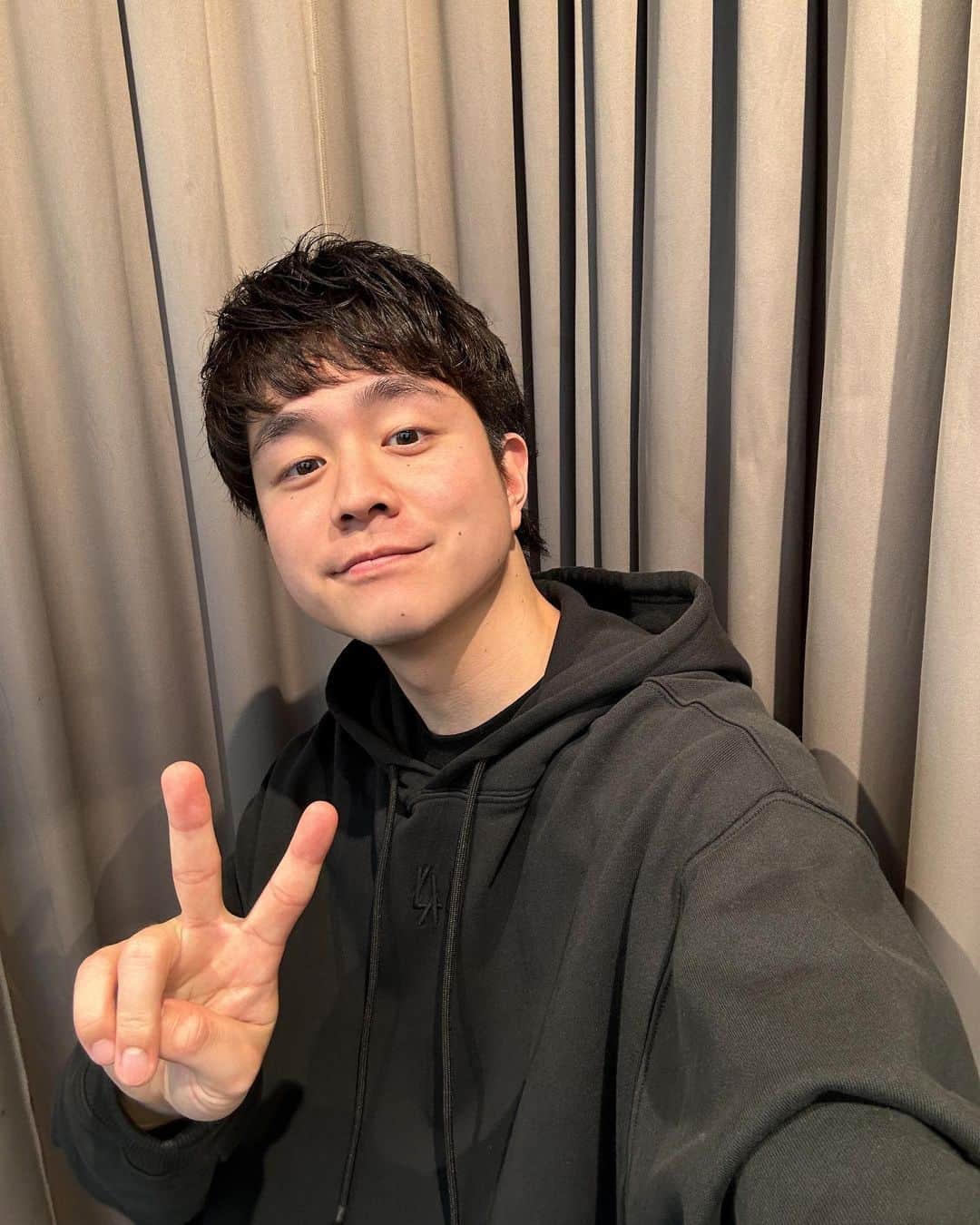 hiraのインスタグラム：「Dopamine🖤 カットは木暮大先生です感謝。」