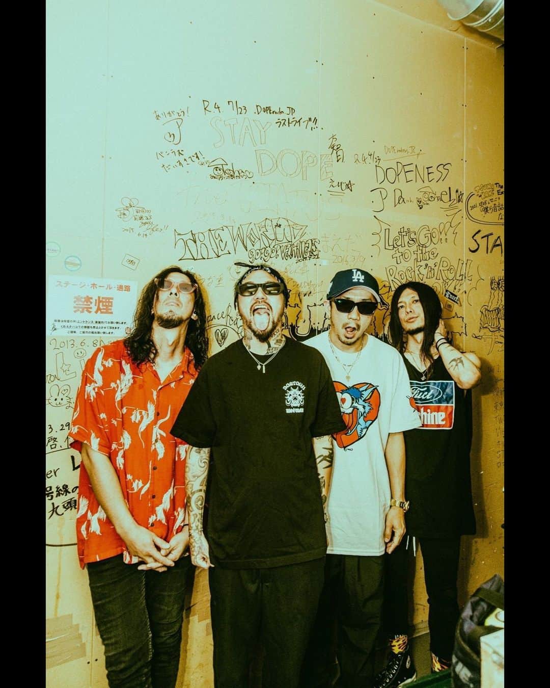 のインスタグラム：「The BONEZ 10th Anniversary Tour  "47 AREAS”(14本目)  秋田CLUB SWINDLE  photo by @nekoze_photo   #thebonez10  #thebonez  #骨から気合い」