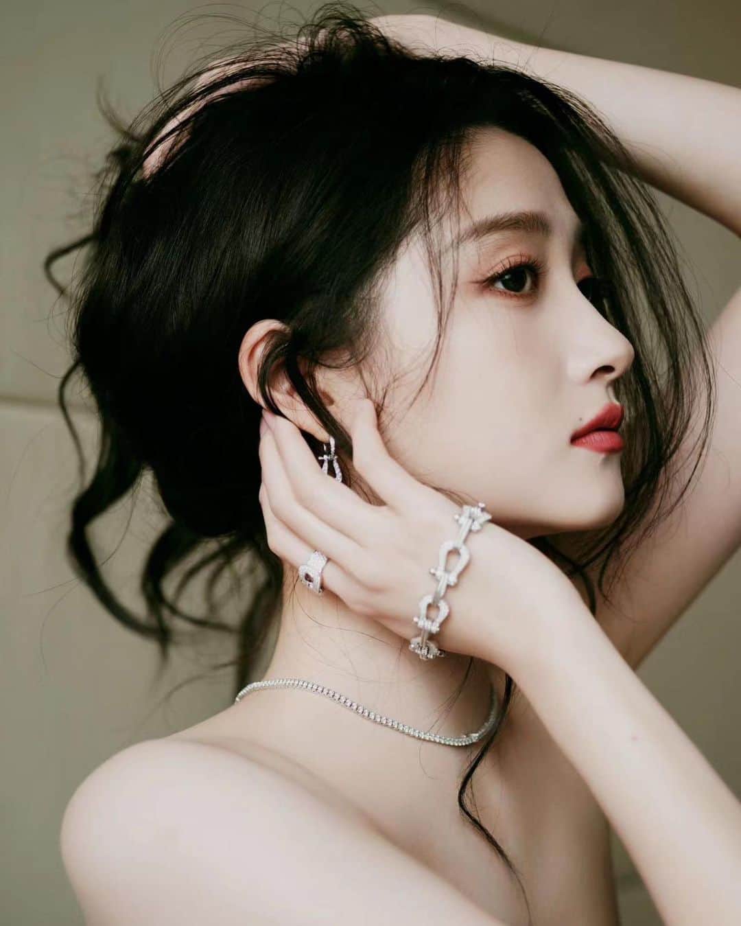 クアン・シャオトン（Guan Xiaotong）のインスタグラム：「love @fredjewelry  💓💎～」