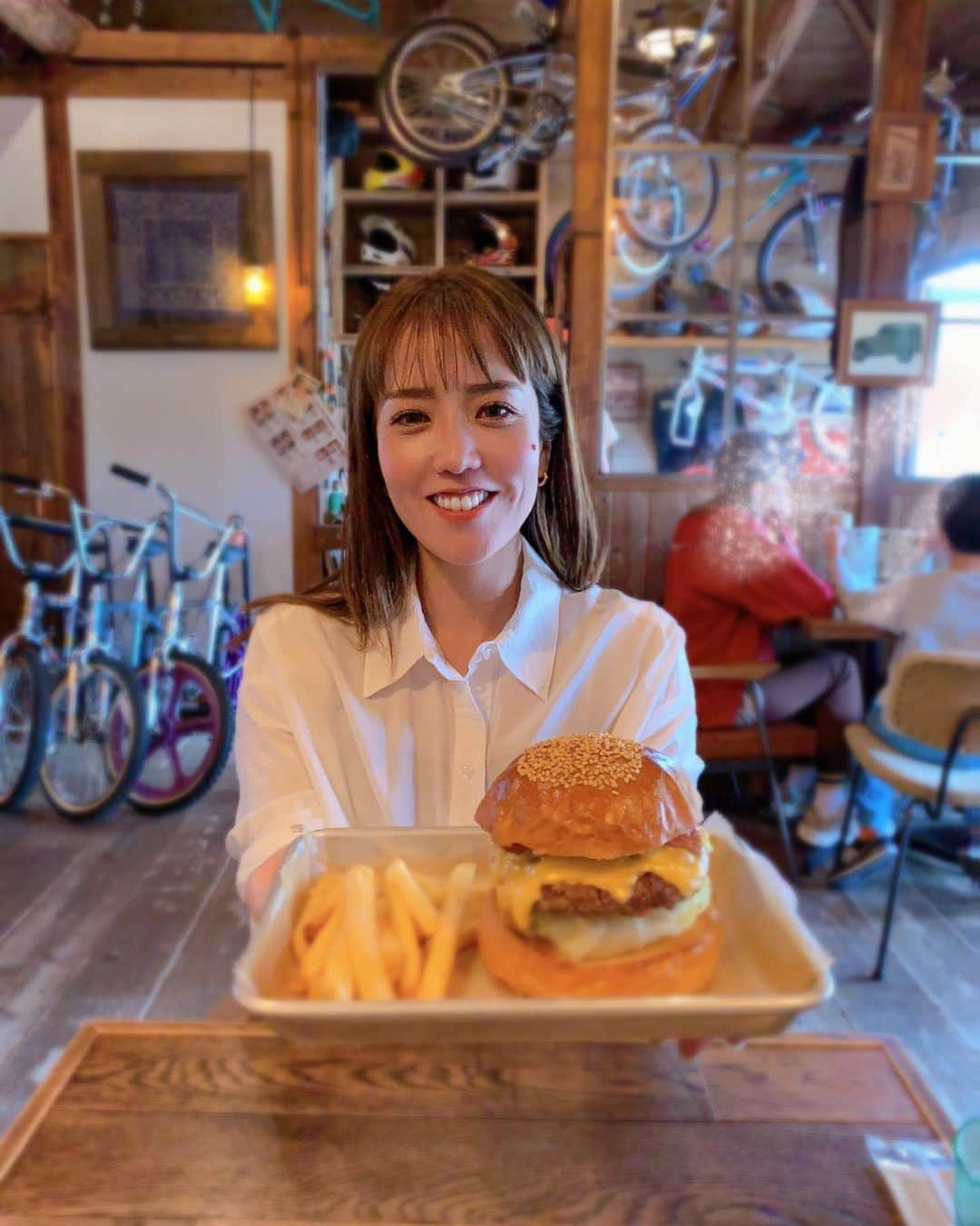 MariIryuさんのインスタグラム写真 - (MariIryuInstagram)「FRANK Ride and Eat🍔🧀🥑  いつかのタイパカフェ活会で突撃したランチ🧡 アメリカンスタイルのハンバーガー🇺🇸 オリジナルバンズ&100％ビーフ🐃 古民家を改装したオシャンな店内🌲  📍箕面市如意谷1-11-26 🚃箕面駅から1,148m  #ハンバーガー #frankrideandeat #フランクライドアンドイート #北摂 #北摂ランチ #箕面 #箕面グルメ #箕面ランチ #如意谷 #ハンバーガー部 #大阪グルメ #大阪ランチ」6月15日 21時21分 - marty2367