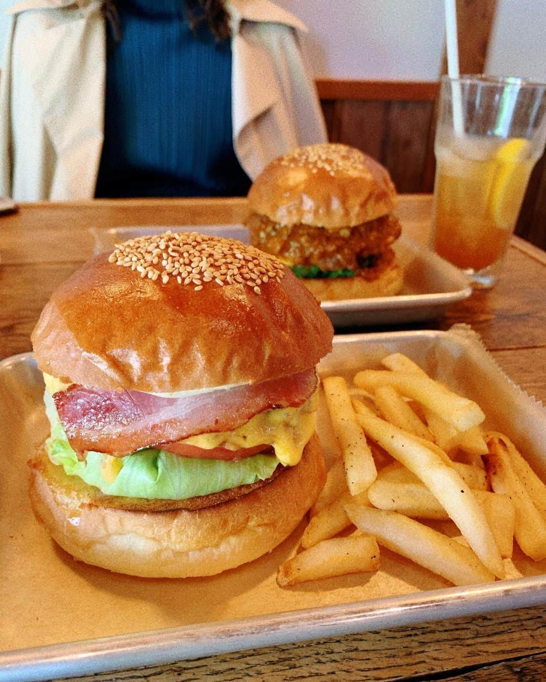 MariIryuさんのインスタグラム写真 - (MariIryuInstagram)「FRANK Ride and Eat🍔🧀🥑  いつかのタイパカフェ活会で突撃したランチ🧡 アメリカンスタイルのハンバーガー🇺🇸 オリジナルバンズ&100％ビーフ🐃 古民家を改装したオシャンな店内🌲  📍箕面市如意谷1-11-26 🚃箕面駅から1,148m  #ハンバーガー #frankrideandeat #フランクライドアンドイート #北摂 #北摂ランチ #箕面 #箕面グルメ #箕面ランチ #如意谷 #ハンバーガー部 #大阪グルメ #大阪ランチ」6月15日 21時21分 - marty2367