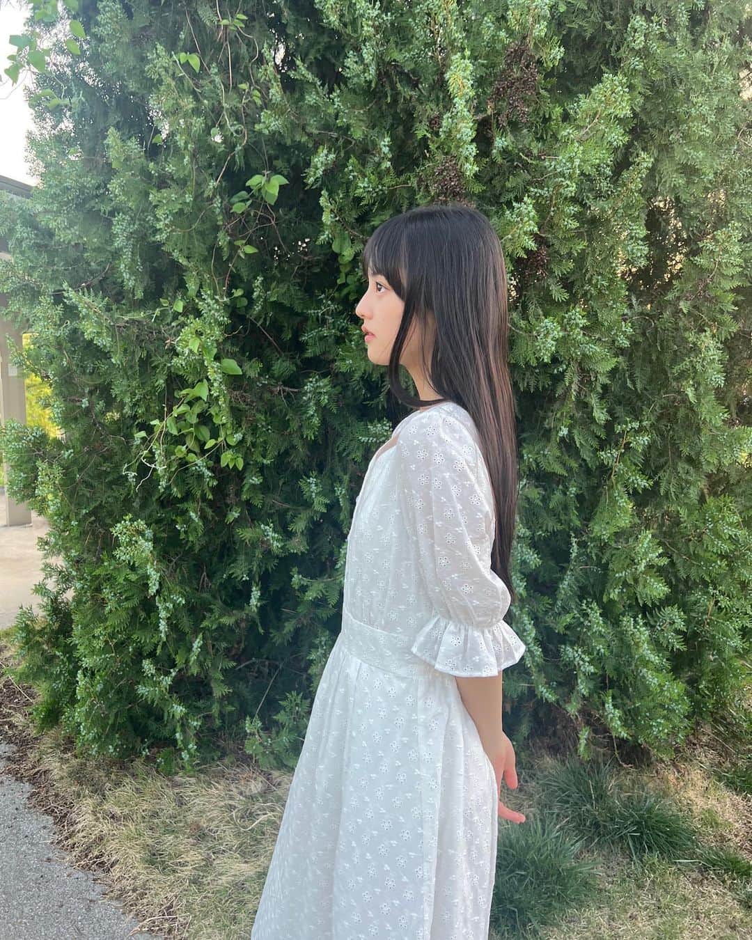 のインスタグラム：「夏といえばやっぱり白だよね！ お気に入りのワンピースなんだ〜‎🤍  #夏#Summer #白ワンピ#白#White #竹下優名 #jc2#09 #スターダストプロモーション」