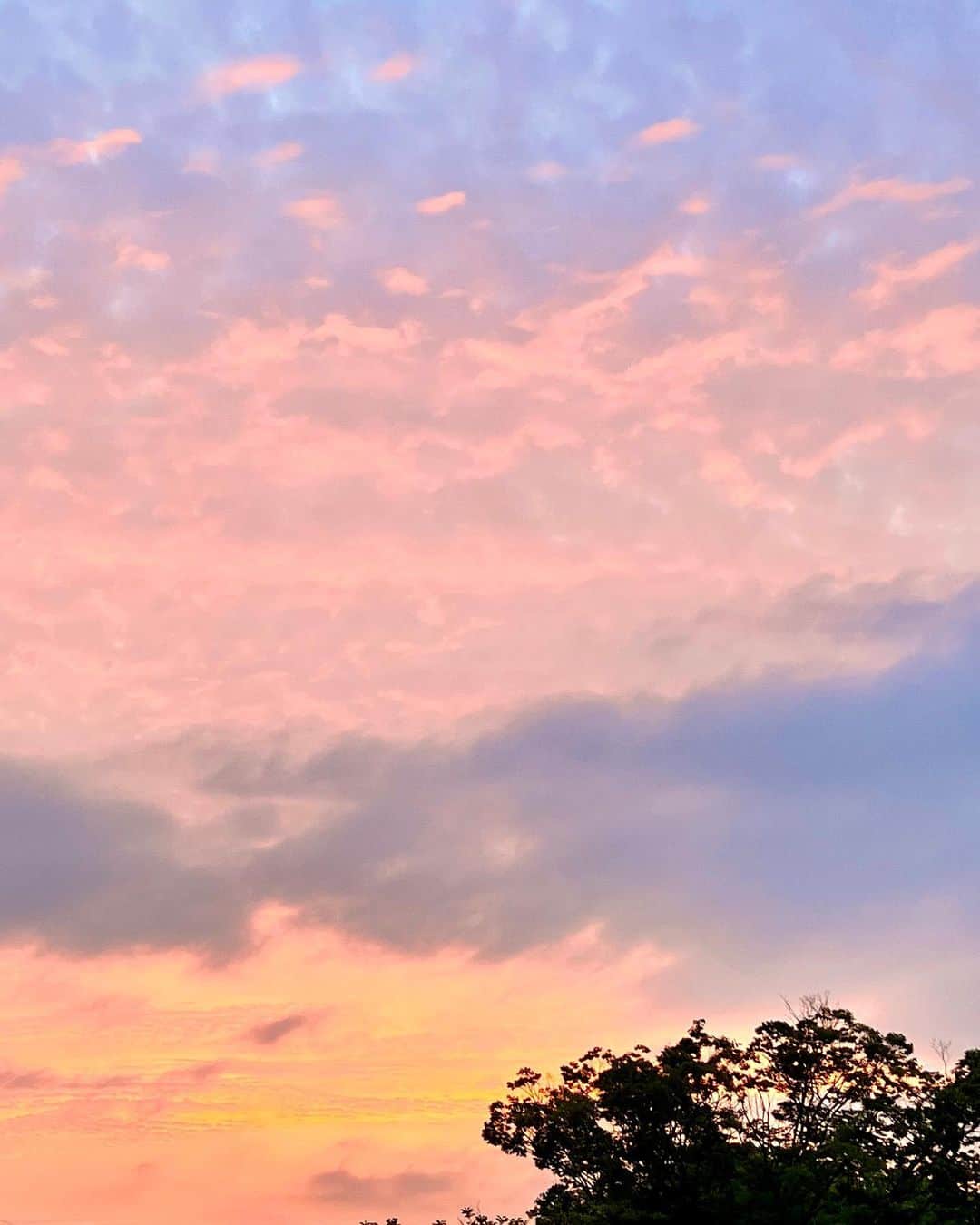 草野春香さんのインスタグラム写真 - (草野春香Instagram)「.🧡→💜  空のグラデーションが綺麗だった🕊  #sunset」6月15日 21時33分 - _haruka030_