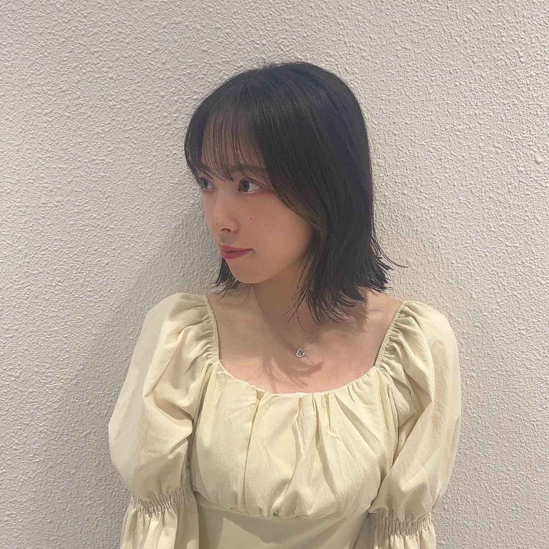 横川夢衣のインスタグラム：「👀  やっぱり美容師さんはすごいなぁ〜 自分ではヘアアレンジ全然出来ない˘˘̥ まだまだ勉強中です☺︎  .」