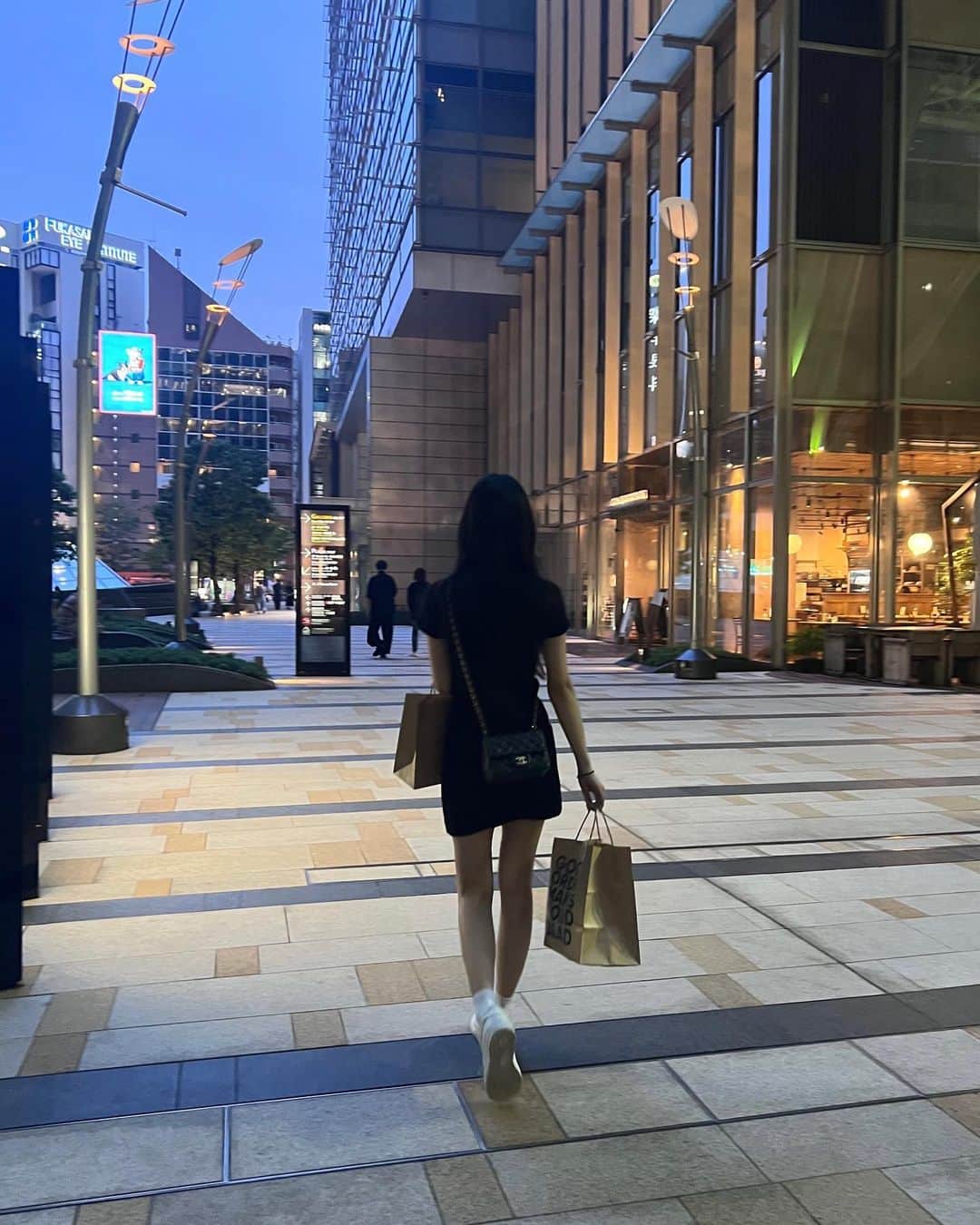 田中杏奈のインスタグラム：「ままと夜ご飯お買い物しに来た日🤤」