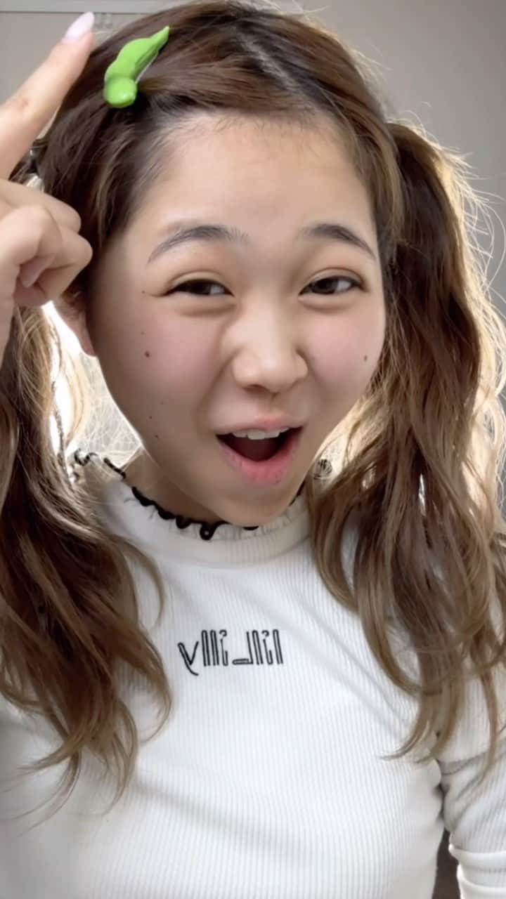 ほのぴすのインスタグラム：「アｨｨｨｲｨヤッやってみた  #中国 #中国メイク #ワンホンメイク #ワンホンネイル #中華メイク #メイク #メイクアップ #メイク動画 #メイク講座　#makeup #makeuptutorial #makeupartist #china #chinamakeup #ambassador」