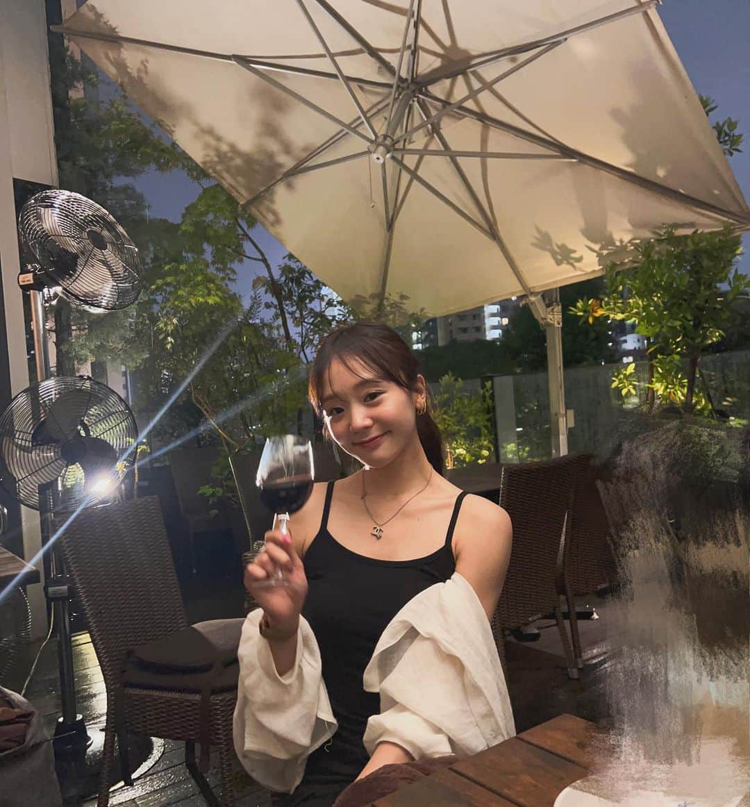 並川花連さんのインスタグラム写真 - (並川花連Instagram)「またいいテラスみつけた🍷🌛⋆⋆  夜風としっぽりワインは最高〜」6月15日 21時51分 - kareurn