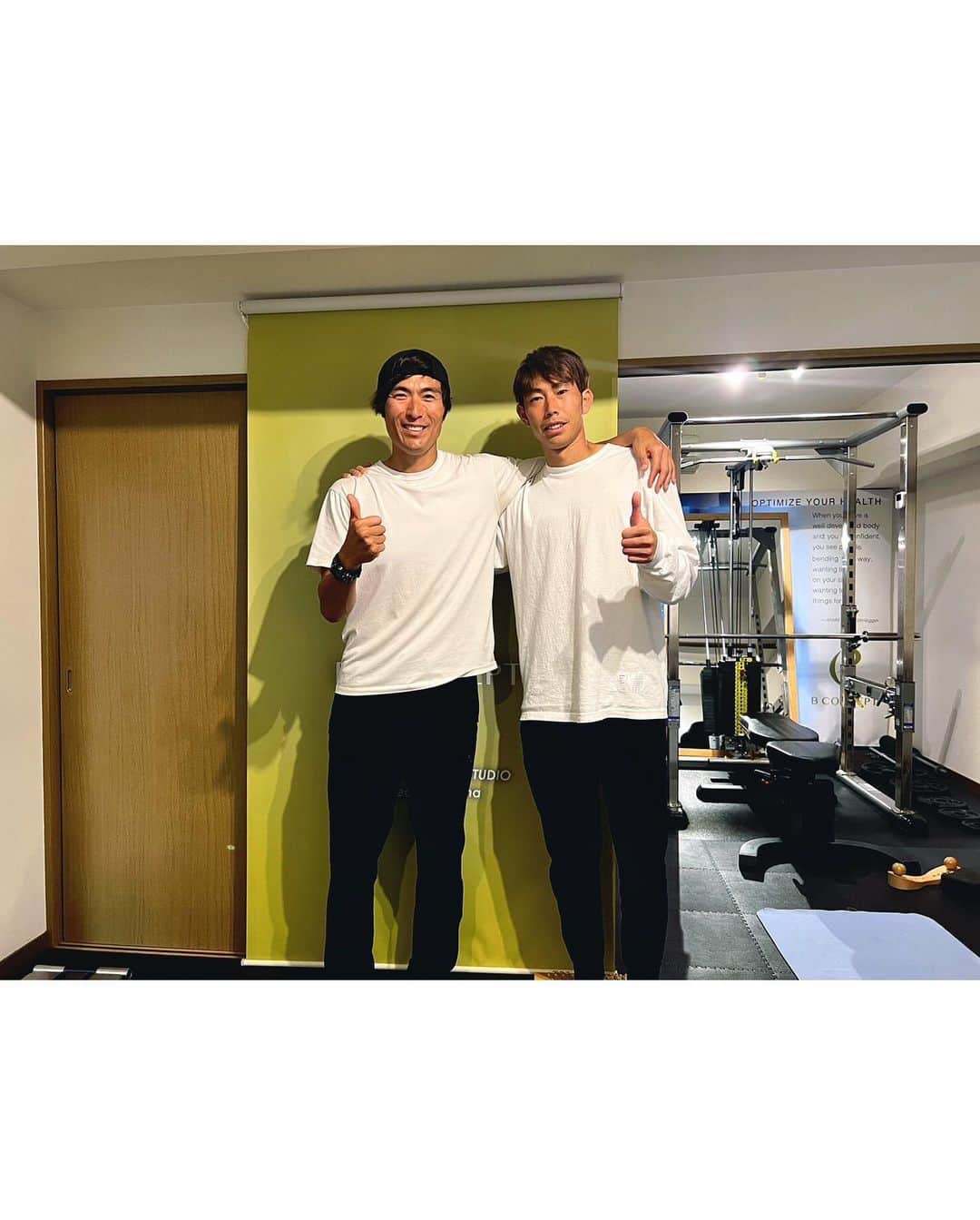 北野貴之のインスタグラム：「打ち合わせなしのペアールック！ 見事なシンクロ！！ 順昭も末月も！！  22歳から知る順昭は、自分の前で見せる顔は、あのときと全く一緒！  20歳のときの一瞬の出逢いを今もお互いに大切にしている末月！  熱い同志、弟🔥 ありがとう🔥」