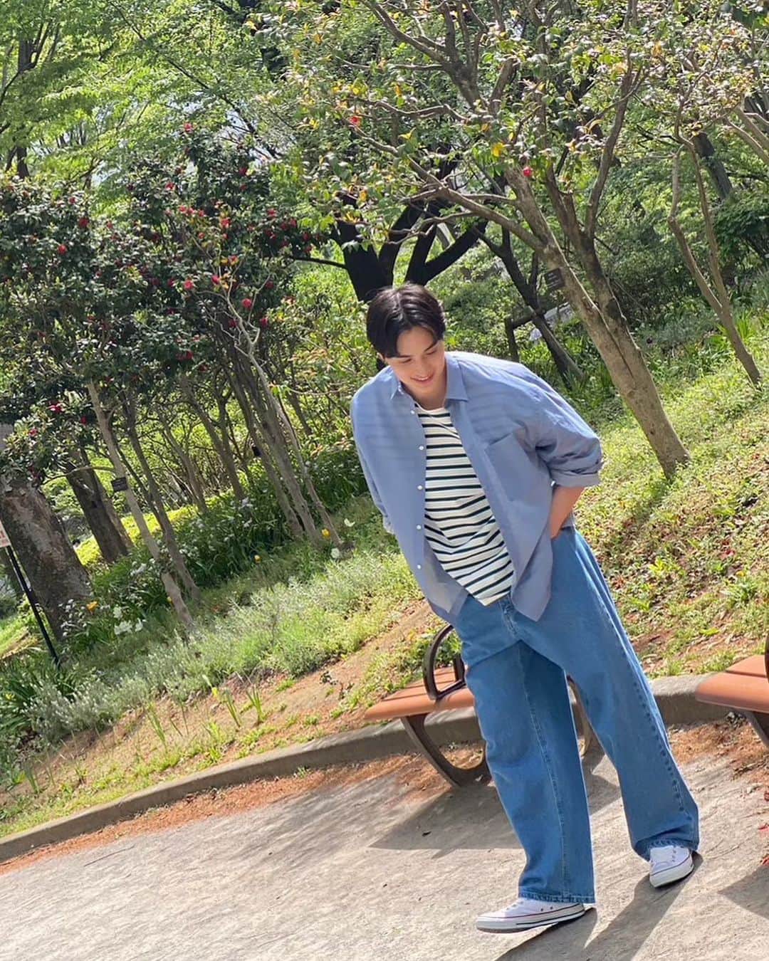 一ノ瀬颯のインスタグラム：「. . 昔から公園に行くのが好きだけど、歳を重ねるに連れて公園愛が深まってるような気がするな〜⛲️🐜🌿 . そして、『#シュンダン』 チェックしてくれましたか〜？ . . まだの人は検索してみて🔎 . . . #シュンダンノ瀬颯 #公園ノ瀬颯 #散歩ノ瀬颯 #ボーダーノ瀬颯 #ポケット手ツッコミノ瀬颯 #一ノ瀬颯」