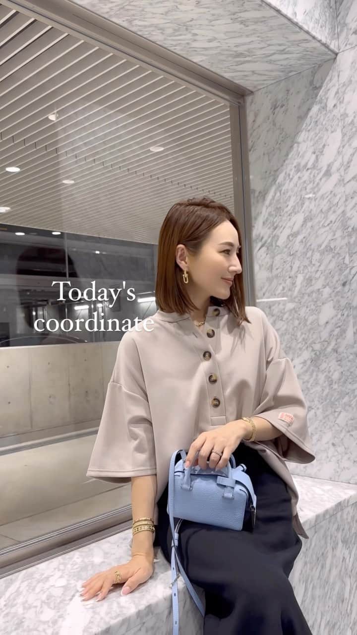 星玲奈のインスタグラム：「じめっとしたこの季節は とにかく肌ざわりのよいお洋服を手に取りたくなる🥹 お手入れも楽ちん、少し肌寒い日もちょうどよく着られる @classicalelf_official ×JaVaのダンボールニットヘンリートップスは 前後2wayで着られるデザイン❤️ （グレイッシュベージュのMサイズ着用） ・ #クラシカルエルフ #classicalelf #エルフコーデ #タイアップ #java #ジャバ #uniqlo #gu #zara #ユニクロ #ジーユー #ザラ #zozo #zozotown #zozo購入品 #zozotown購入品 #プルオーバー #ヘンリートップス #オーバーサイズ #大人コーデ #大人カジュアル #プチプラ #プチプラコーデ #着回しコーデ」