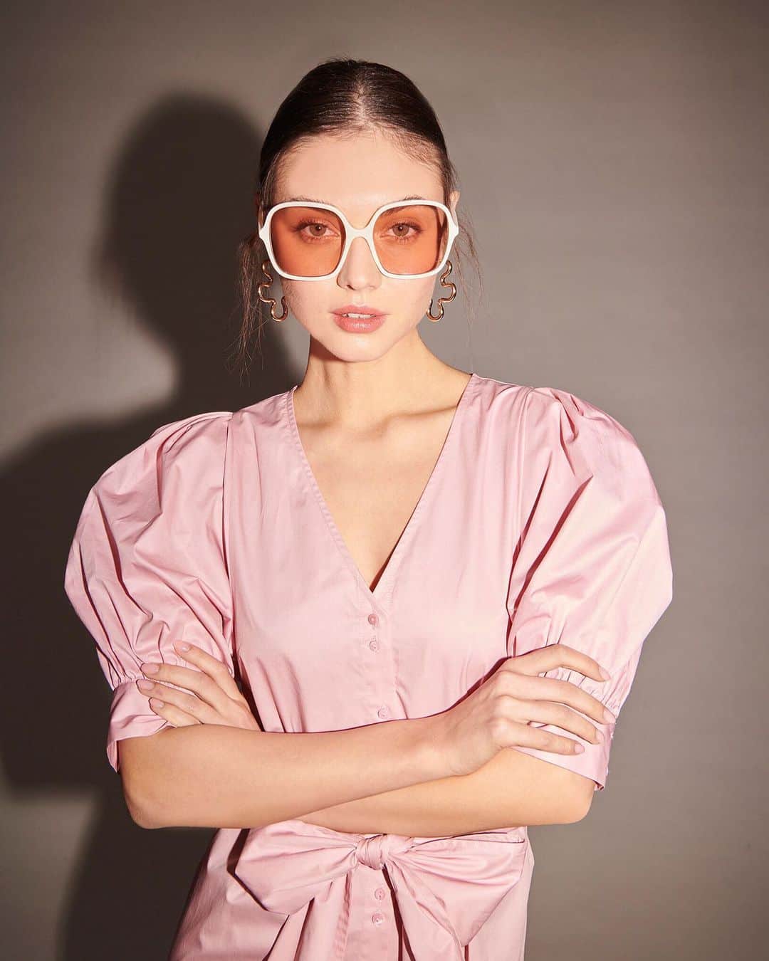 タラジャーモンのインスタグラム：「Tara Girl: an irresistible blend of determination and style  #tarajarmon #fashion #PE23 #newin」