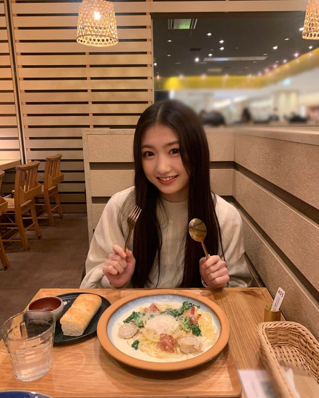 塩月希依音のインスタグラム：「🍝♡  この前食べたパスタ美味しかった〜😋  #パスタ#pasta #ランチ#lunch #カルボナーラ#パスタランチ#休日#休日の過ごし方 #jk#sjk#05#05line #05년생」