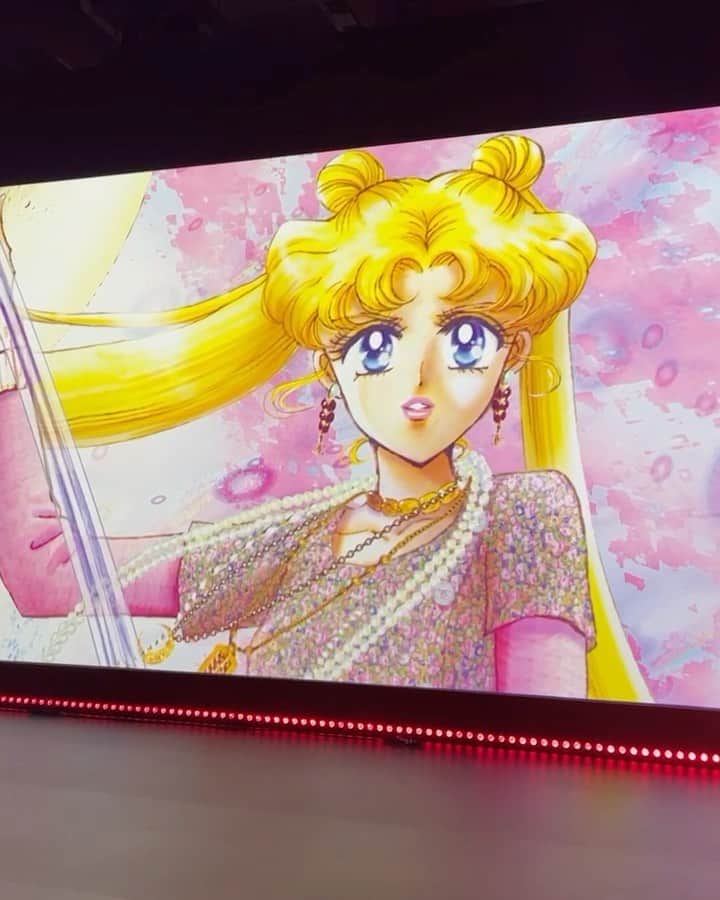 ジェニーのインスタグラム：「Matching outfit with Sailor Moon 🌙 💘🌸🔮🎀」