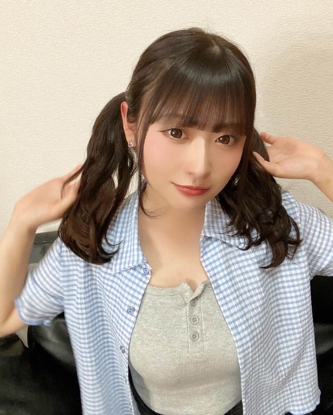鈴瀬まりあのインスタグラム：「あと2時間ハタチ楽しみます🧃💛」