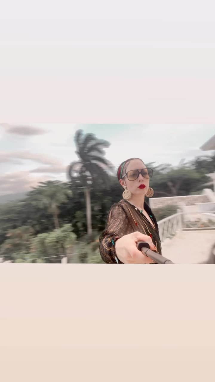 B. Akerlundのインスタグラム：「Hillside & 🇯🇲 in my ❤️」