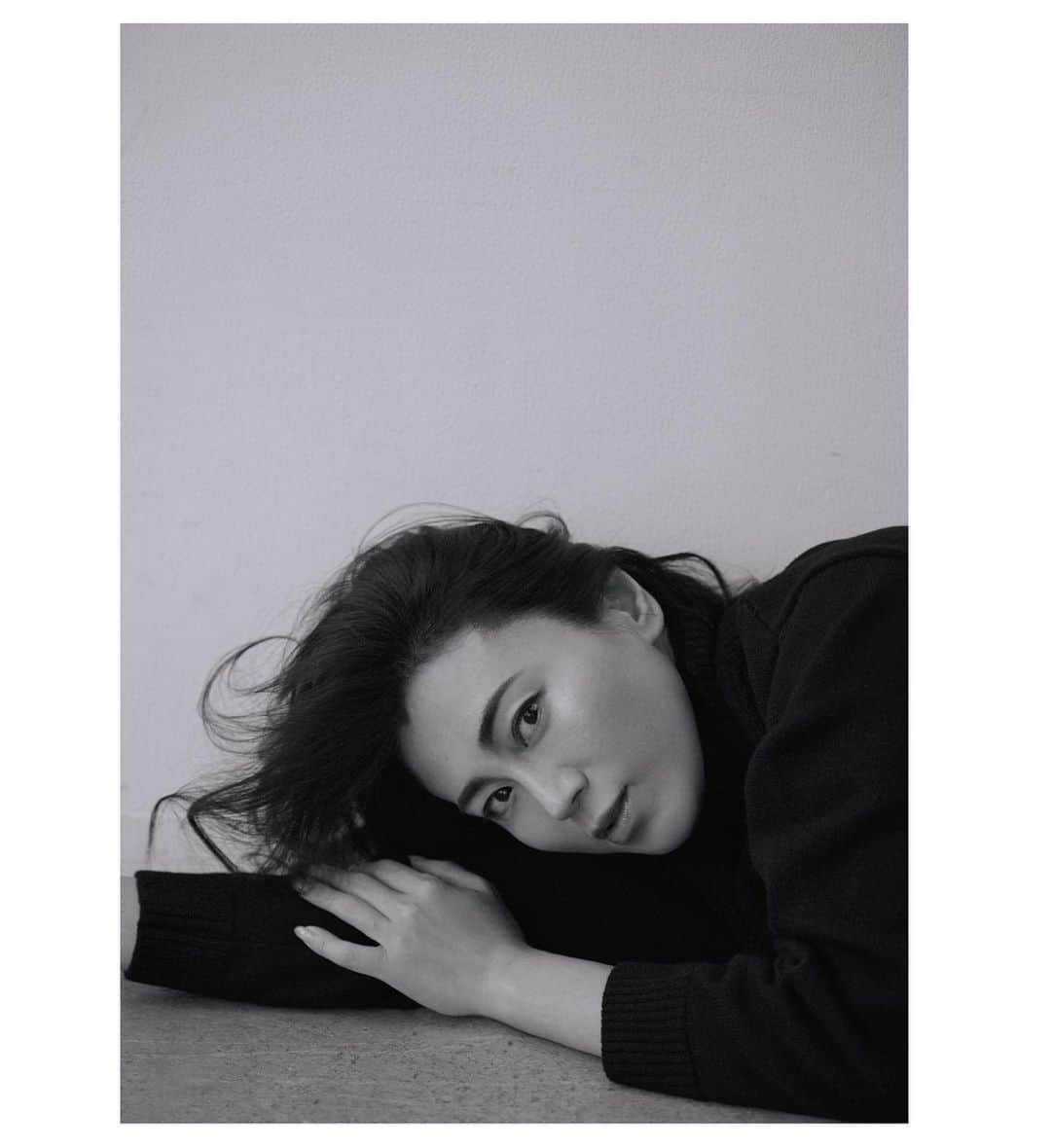 下村一喜さんのインスタグラム写真 - (下村一喜Instagram)「美しい#kiina #HIKAWAKIYOSHIBEST 豪華限定アルバムの写真集から〜 #今までkiinaで見たこと無いようなアンニュイな佇まい#総て自然光で撮影しております #とてもフランス的なKIINA  #kii #bykii #kiinatural  @hikawa_kiyoshi_official   撮影#下村一喜  #kazuyoshishimomura  #photographer #写真家」6月16日 9時22分 - kazuyoshi_shimomura